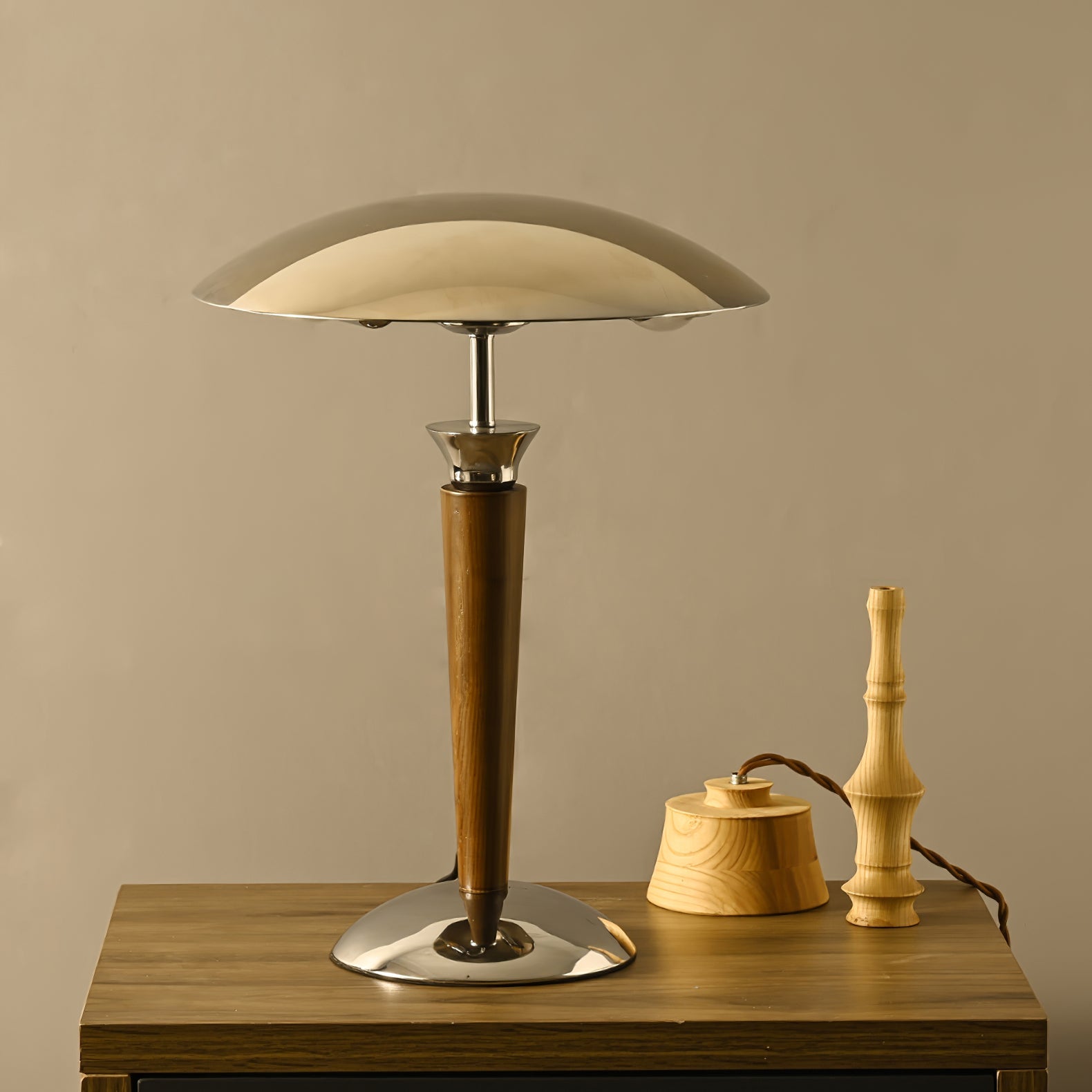 Helmet Table Lamp - Blowlighting