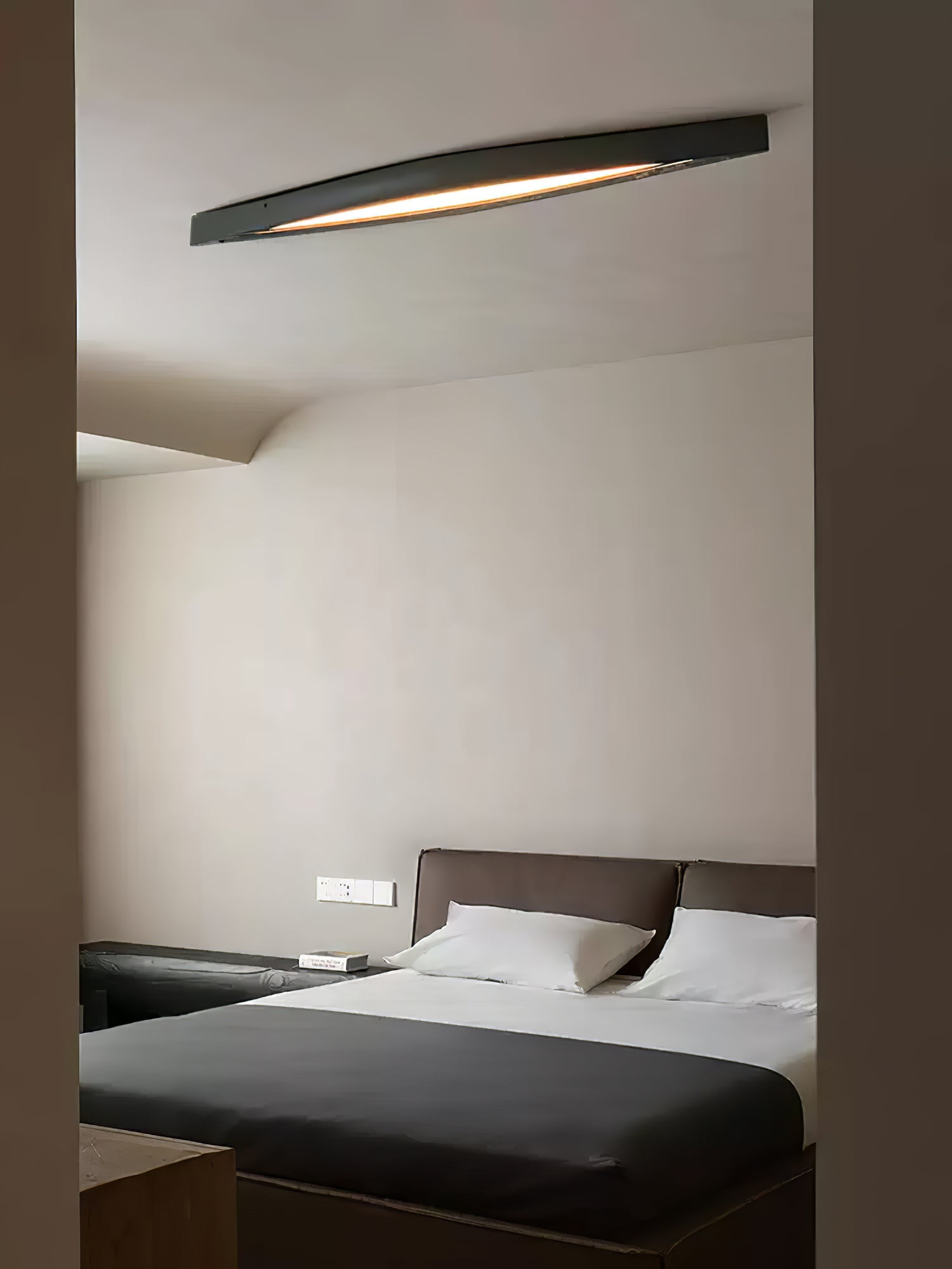 Horizon Linear Wood Ceiling Lamp - Blowlighting