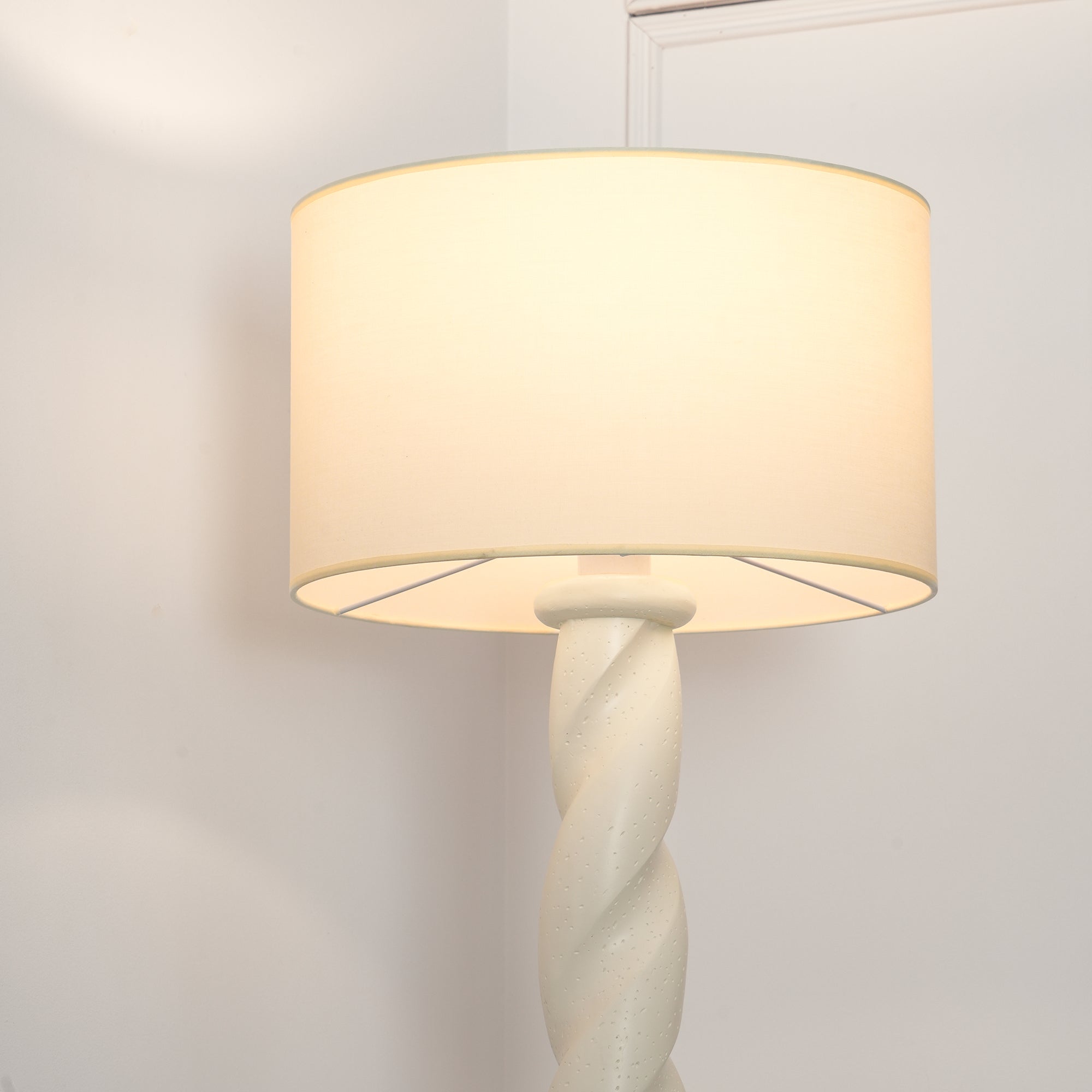 Yisi North Tower Floor Lamp - Blowlighting