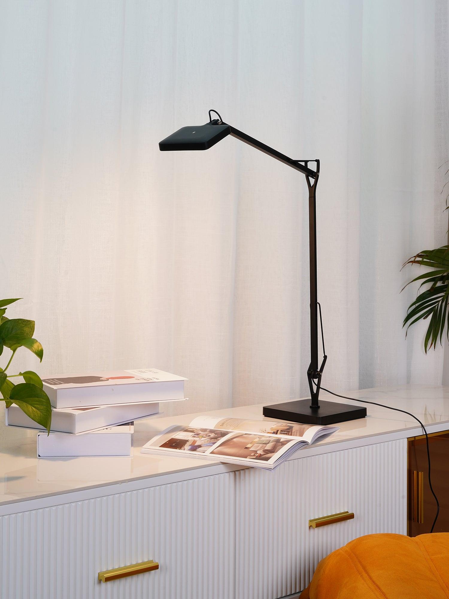 Edge Table Lamp - Blowlighting