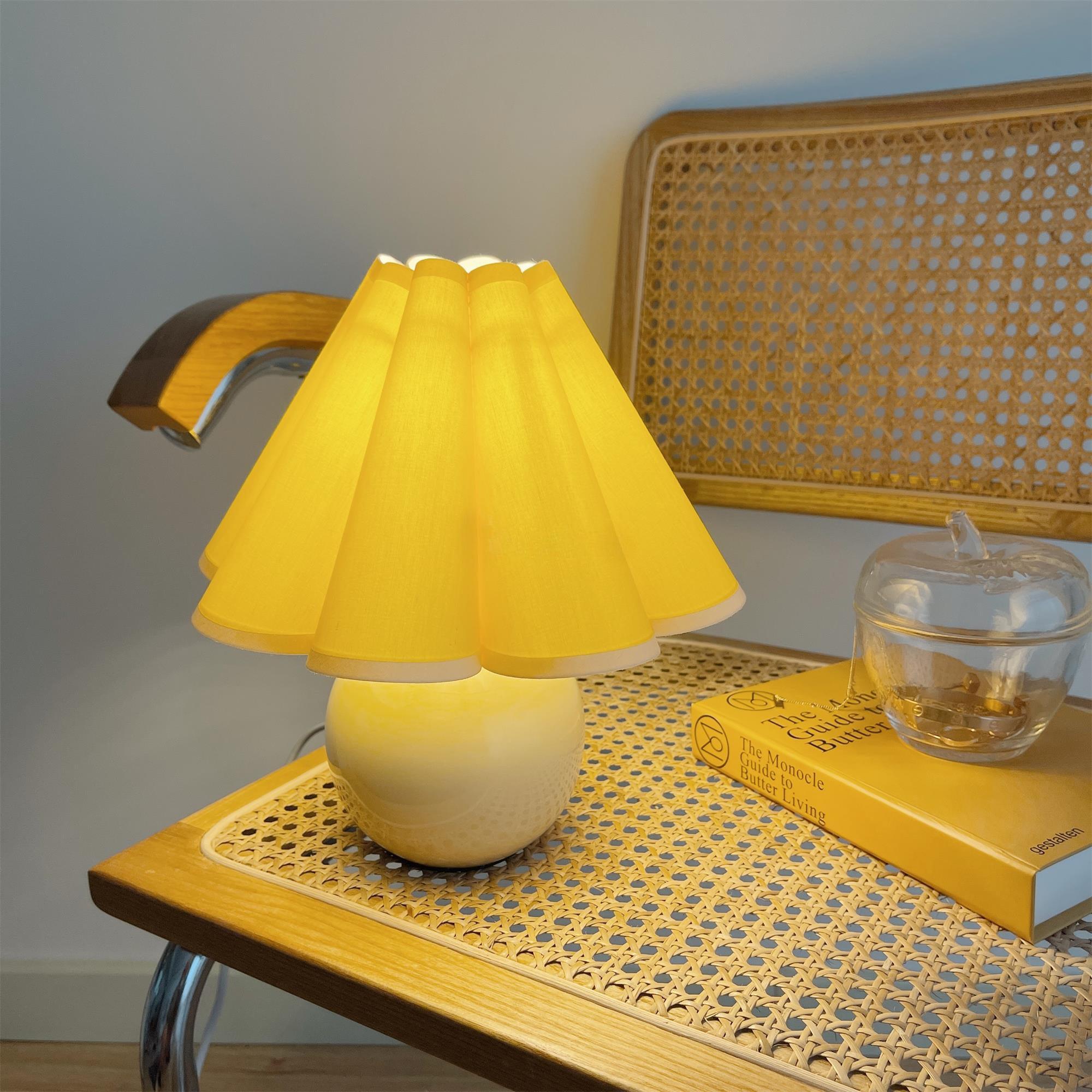 Kicsi Knife Pleat Table Lamp - Blowlighting