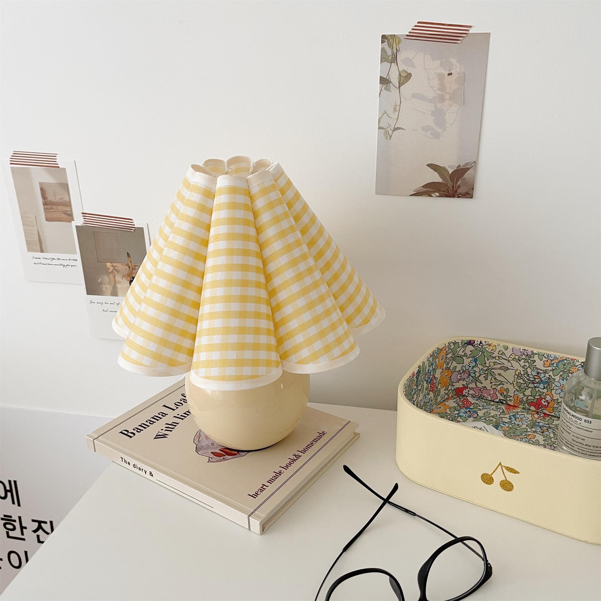 Kicsi Knife Pleat Table Lamp - Blowlighting