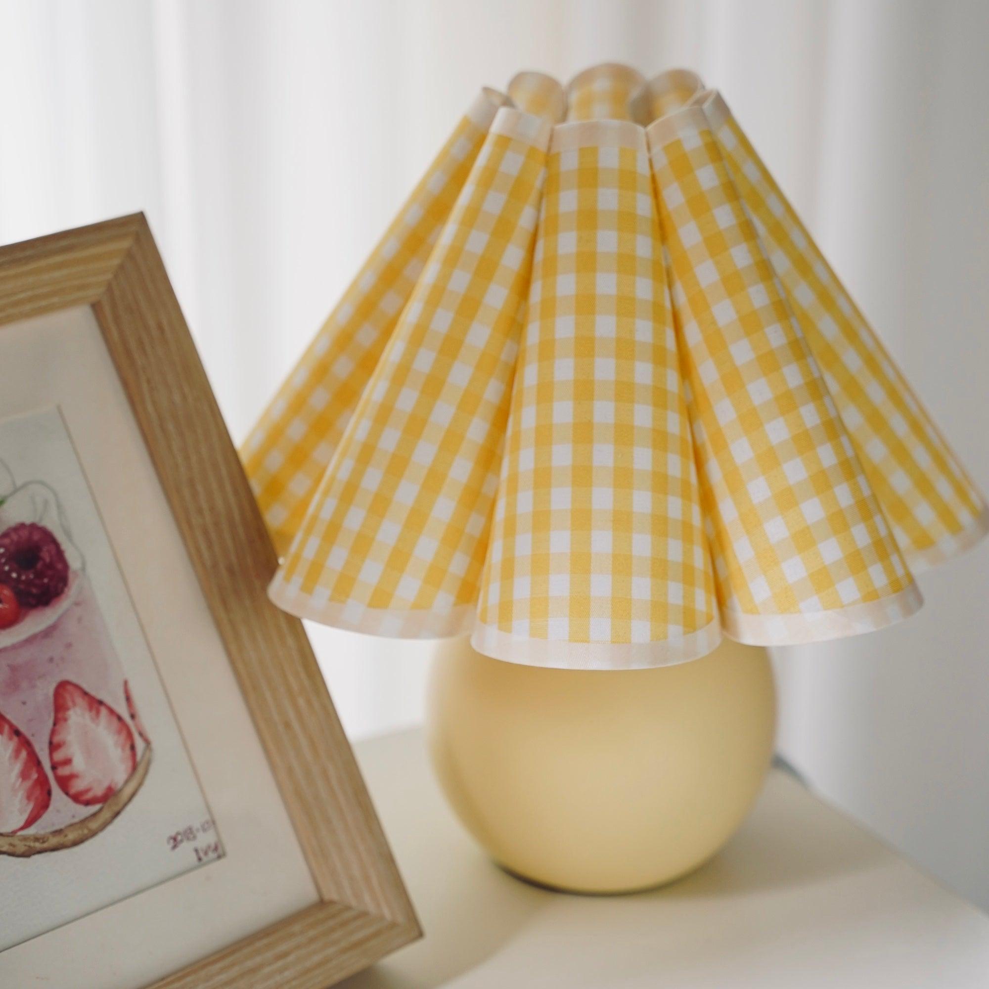 Kicsi Knife Pleat Table Lamp - Blowlighting