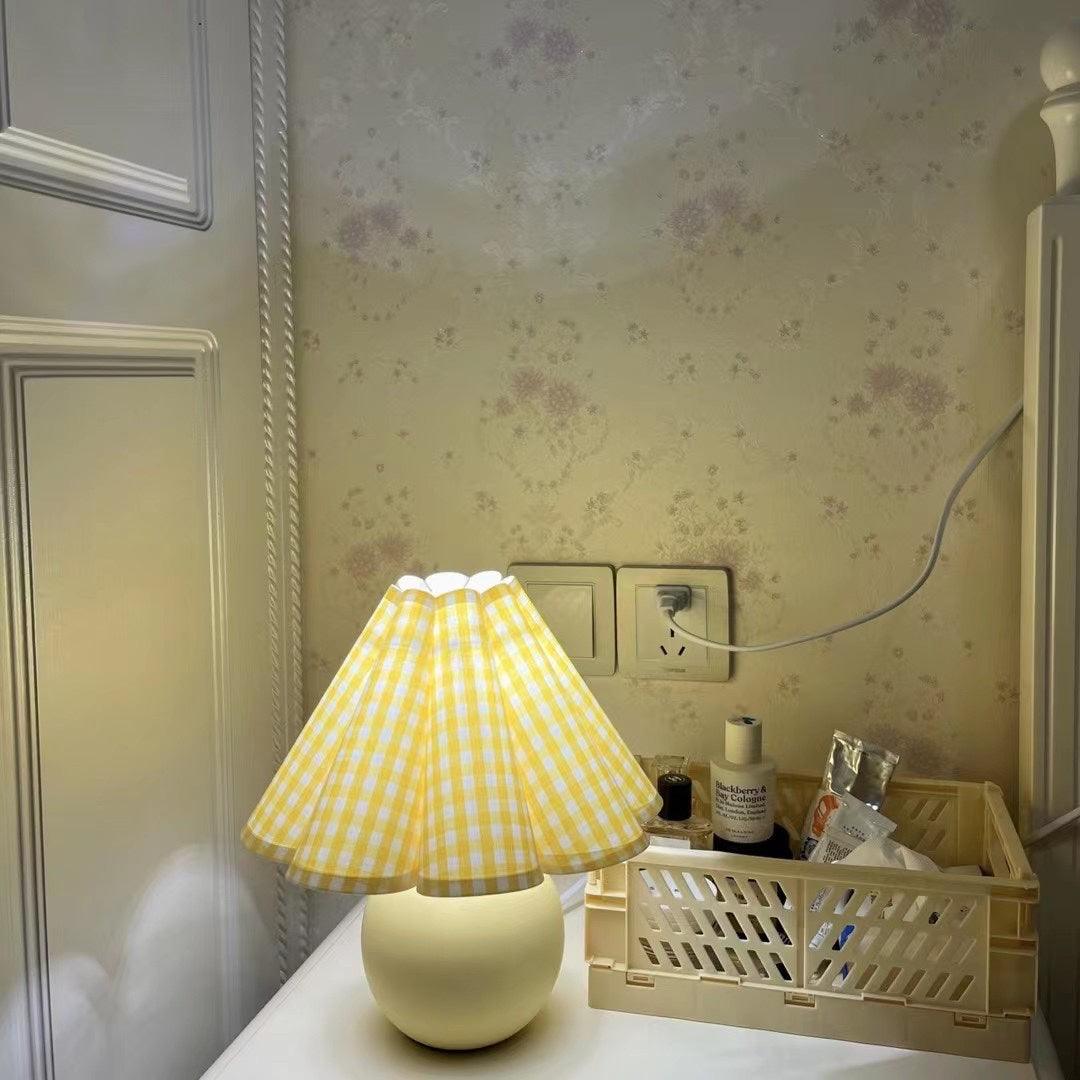Kicsi Knife Pleat Table Lamp - Blowlighting