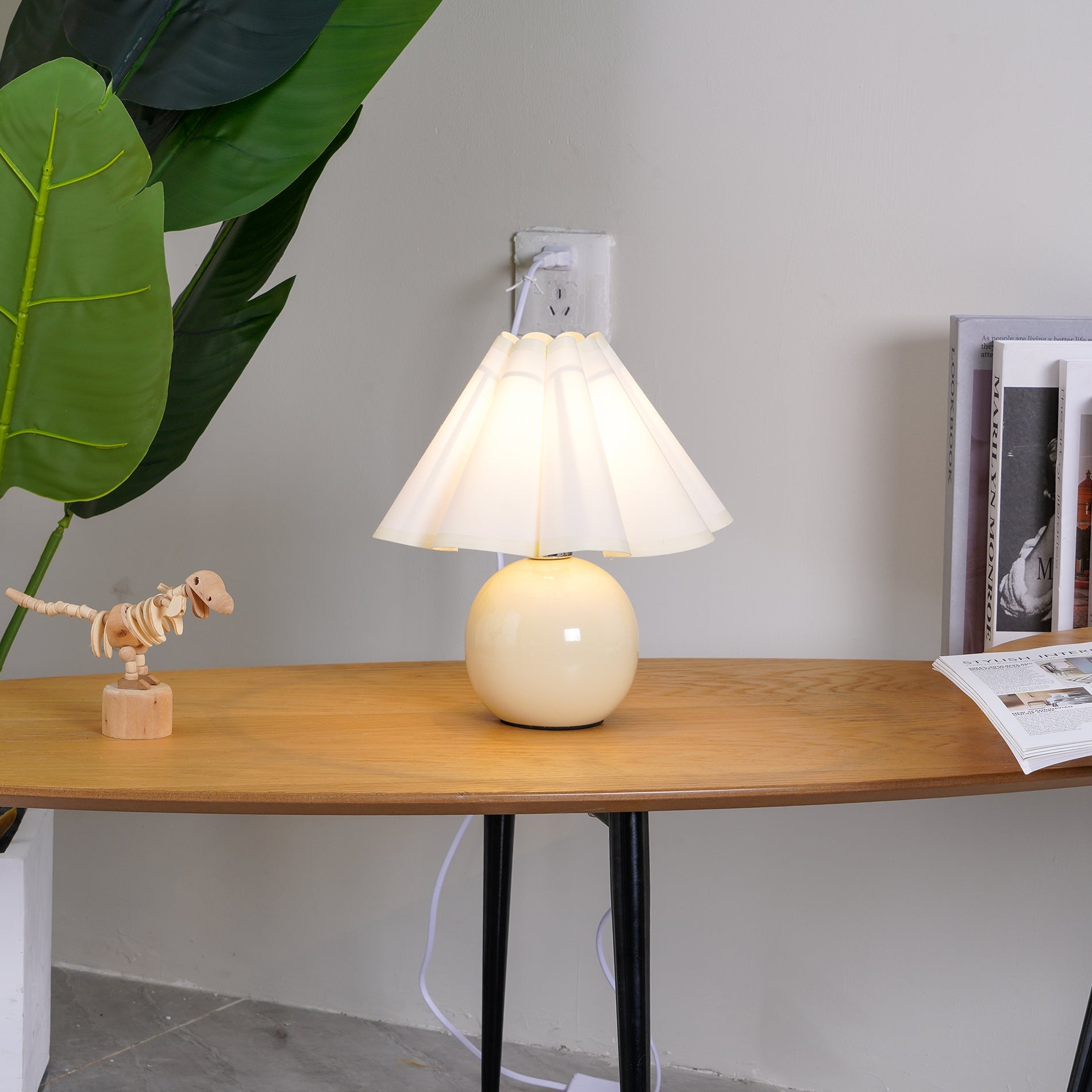 Kicsi Knife Pleat Table Lamp - Blowlighting