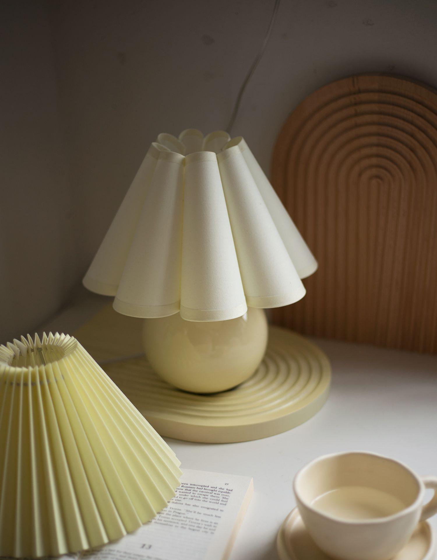 Kicsi Knife Pleat Table Lamp - Blowlighting