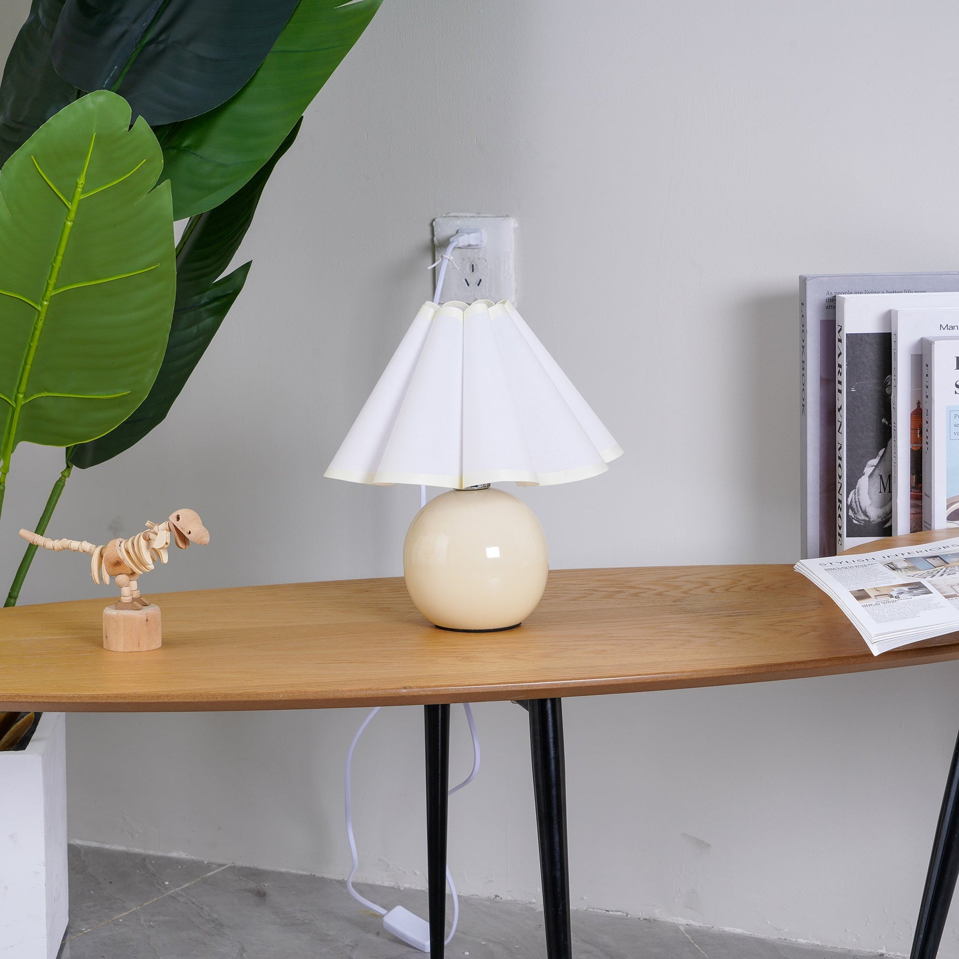 Kicsi Knife Pleat Table Lamp - Blowlighting