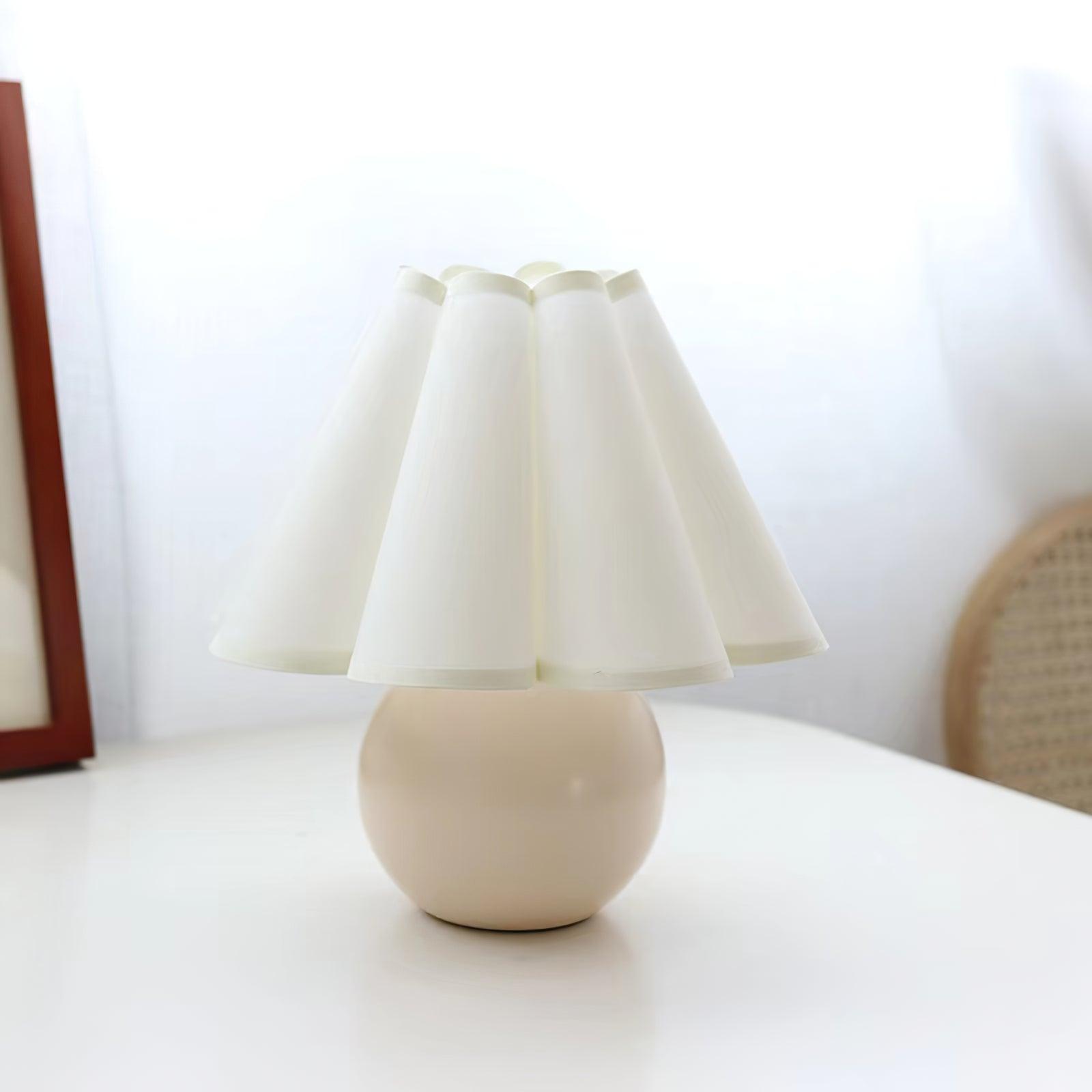 Kicsi Knife Pleat Table Lamp - Blowlighting