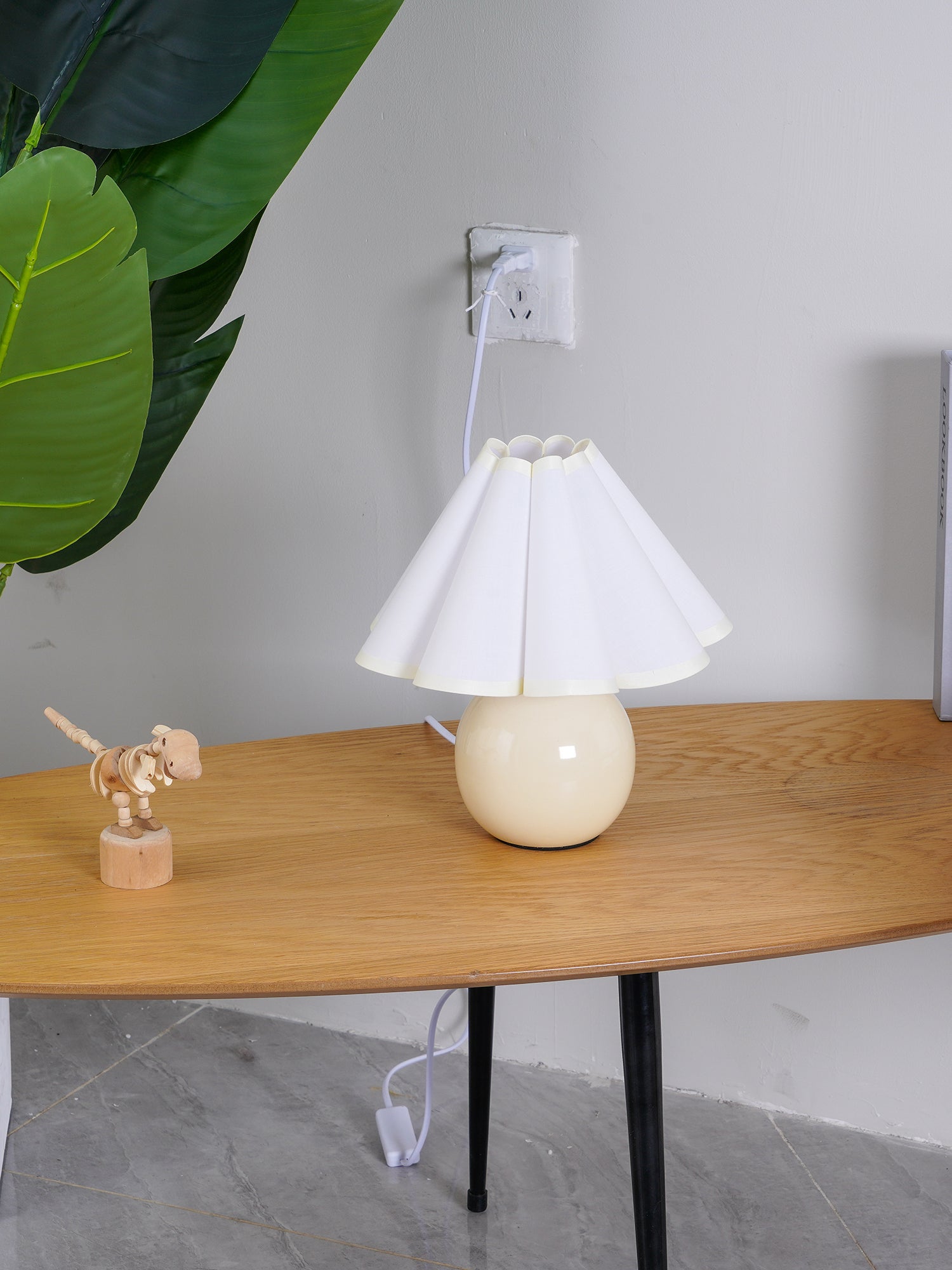 Kicsi Knife Pleat Table Lamp - Blowlighting