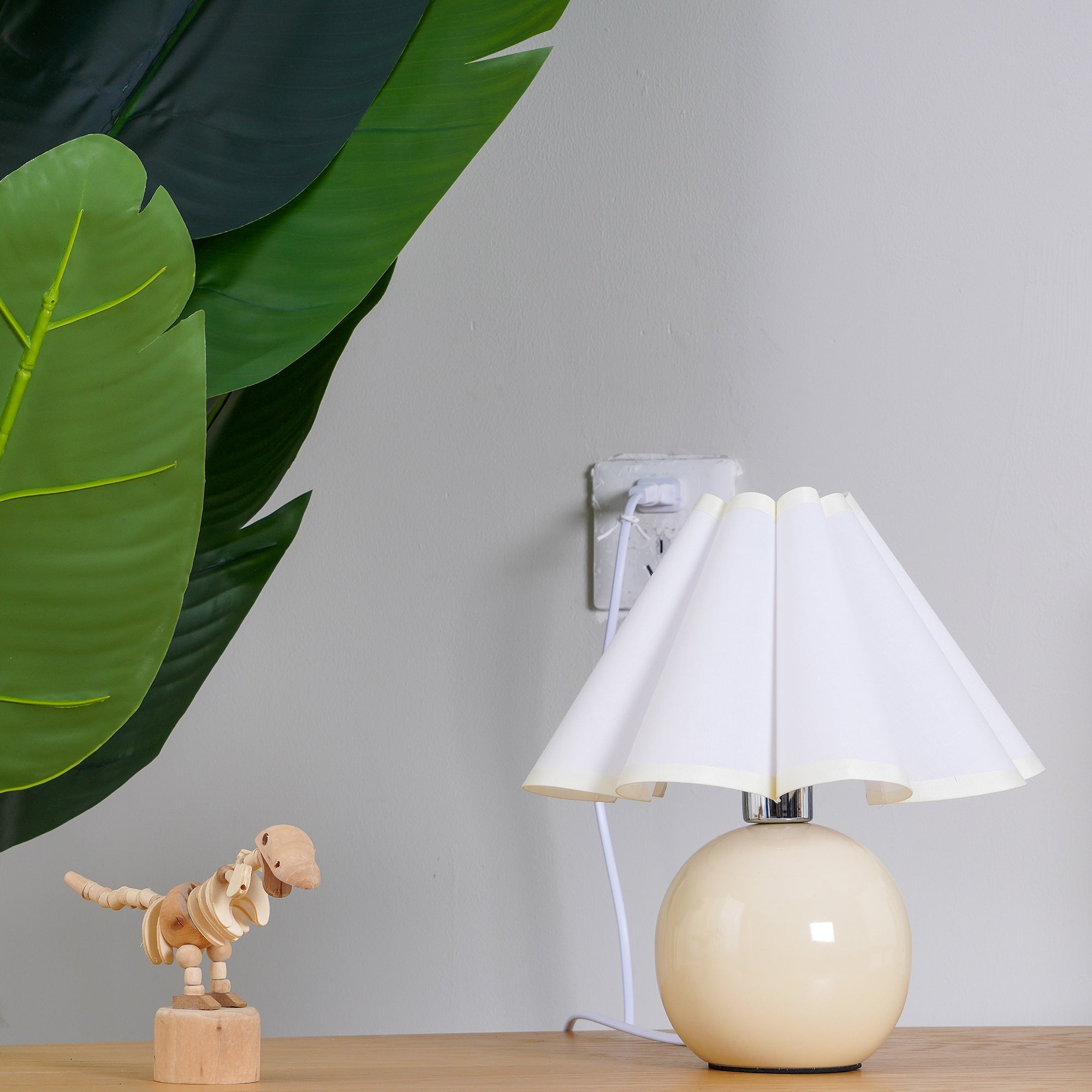 Kicsi Knife Pleat Table Lamp - Blowlighting
