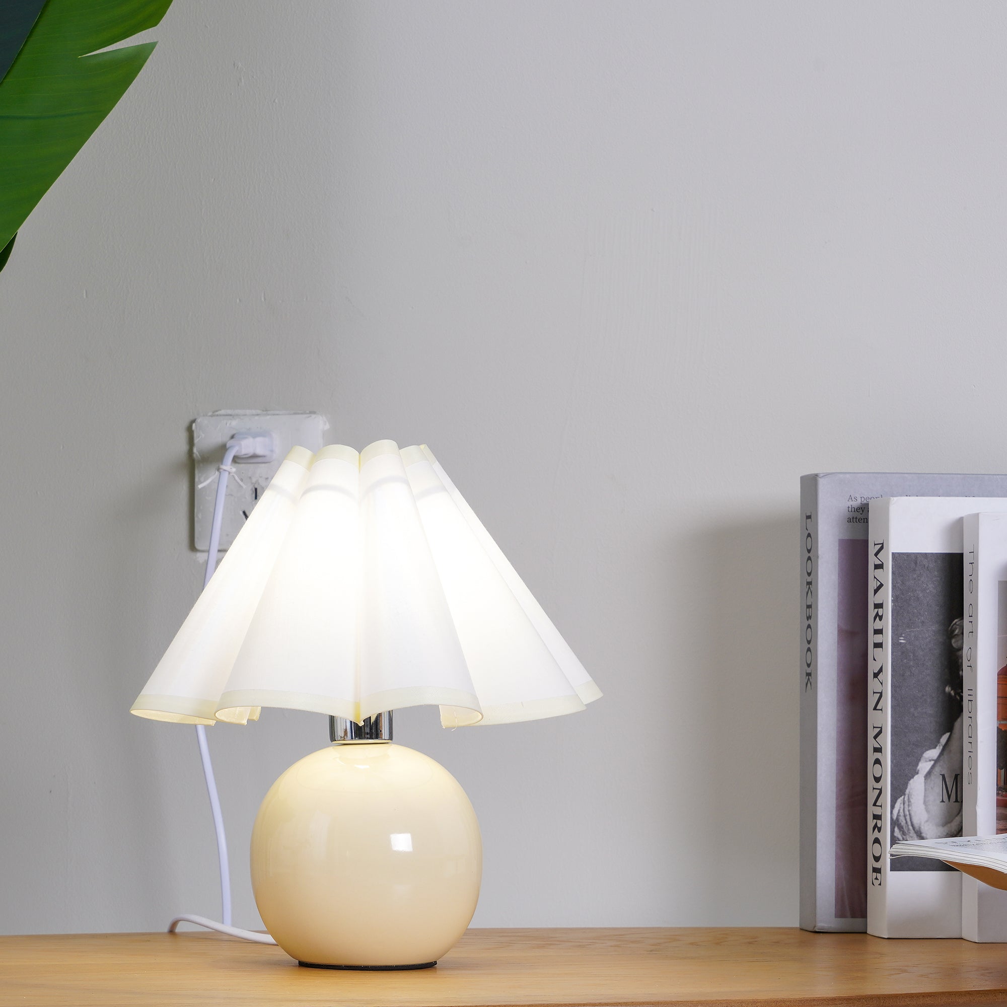 Kicsi Knife Pleat Table Lamp - Blowlighting
