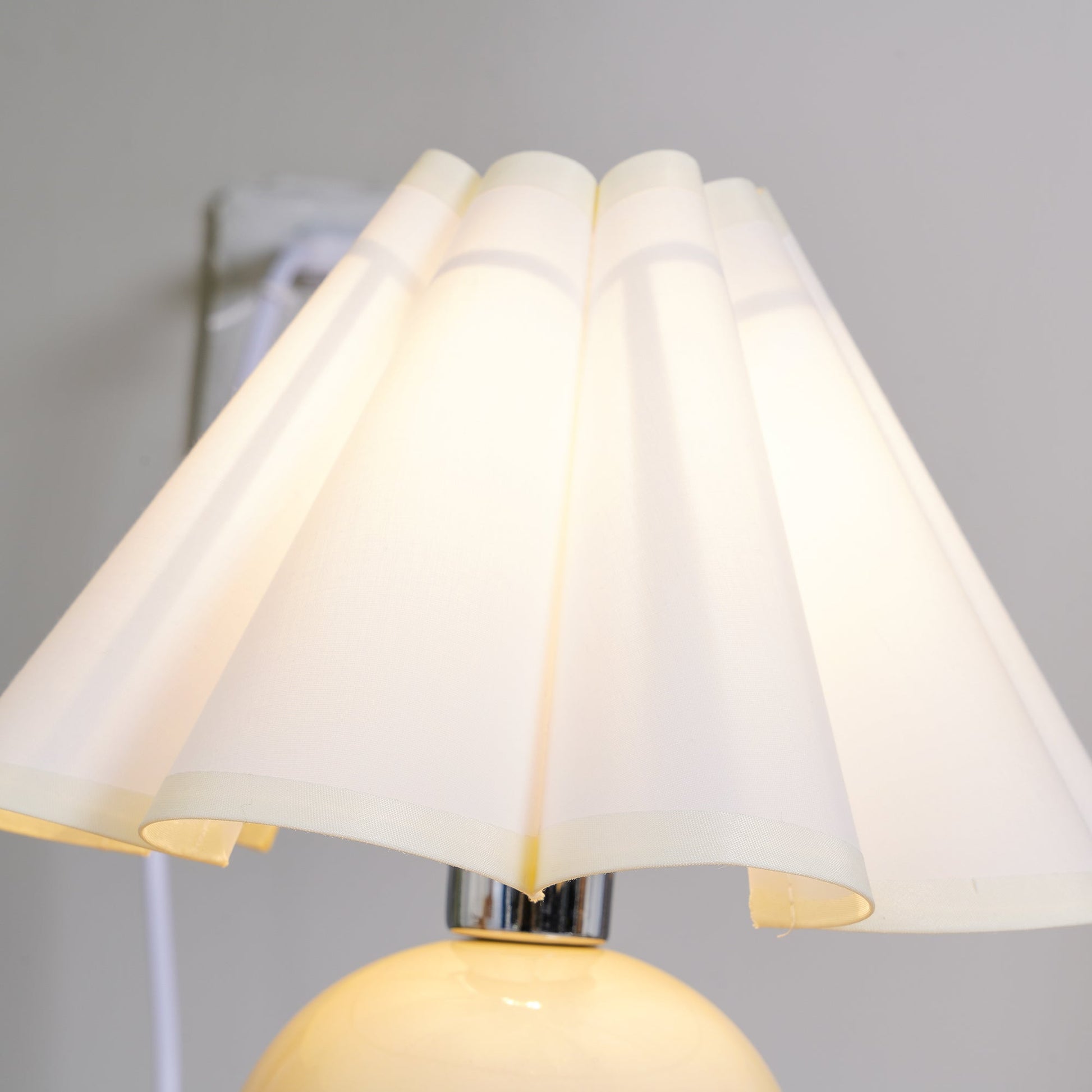 Kicsi Knife Pleat Table Lamp - Blowlighting