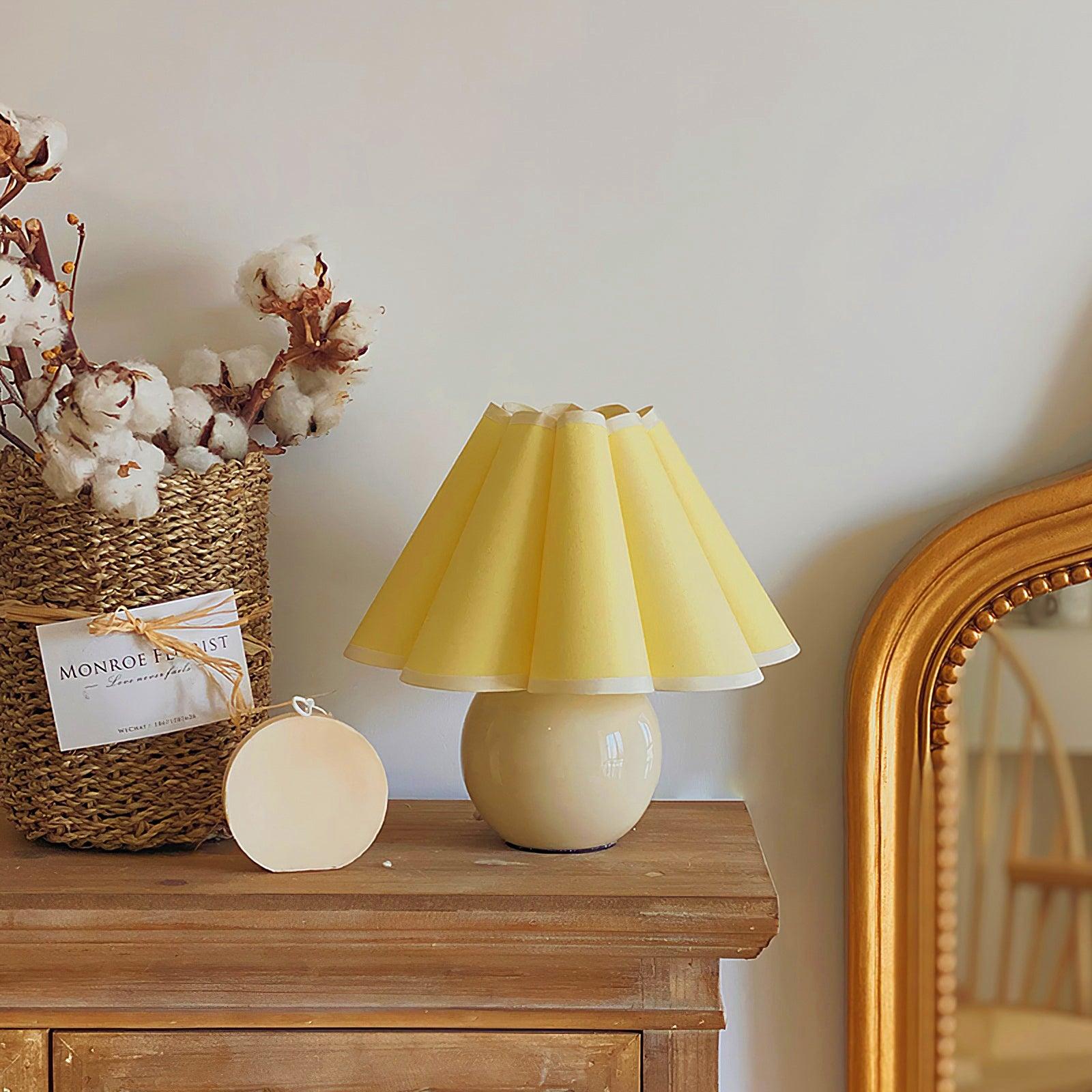 Kicsi Knife Pleat Table Lamp - Blowlighting