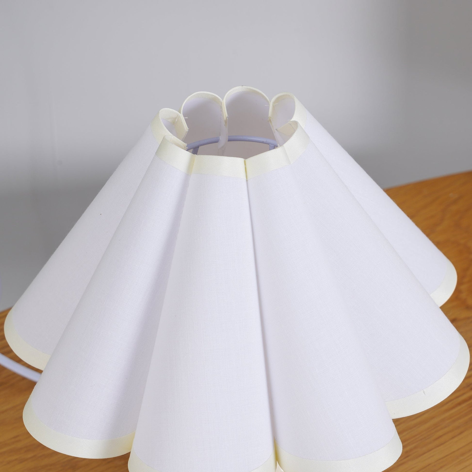 Kicsi Knife Pleat Table Lamp - Blowlighting