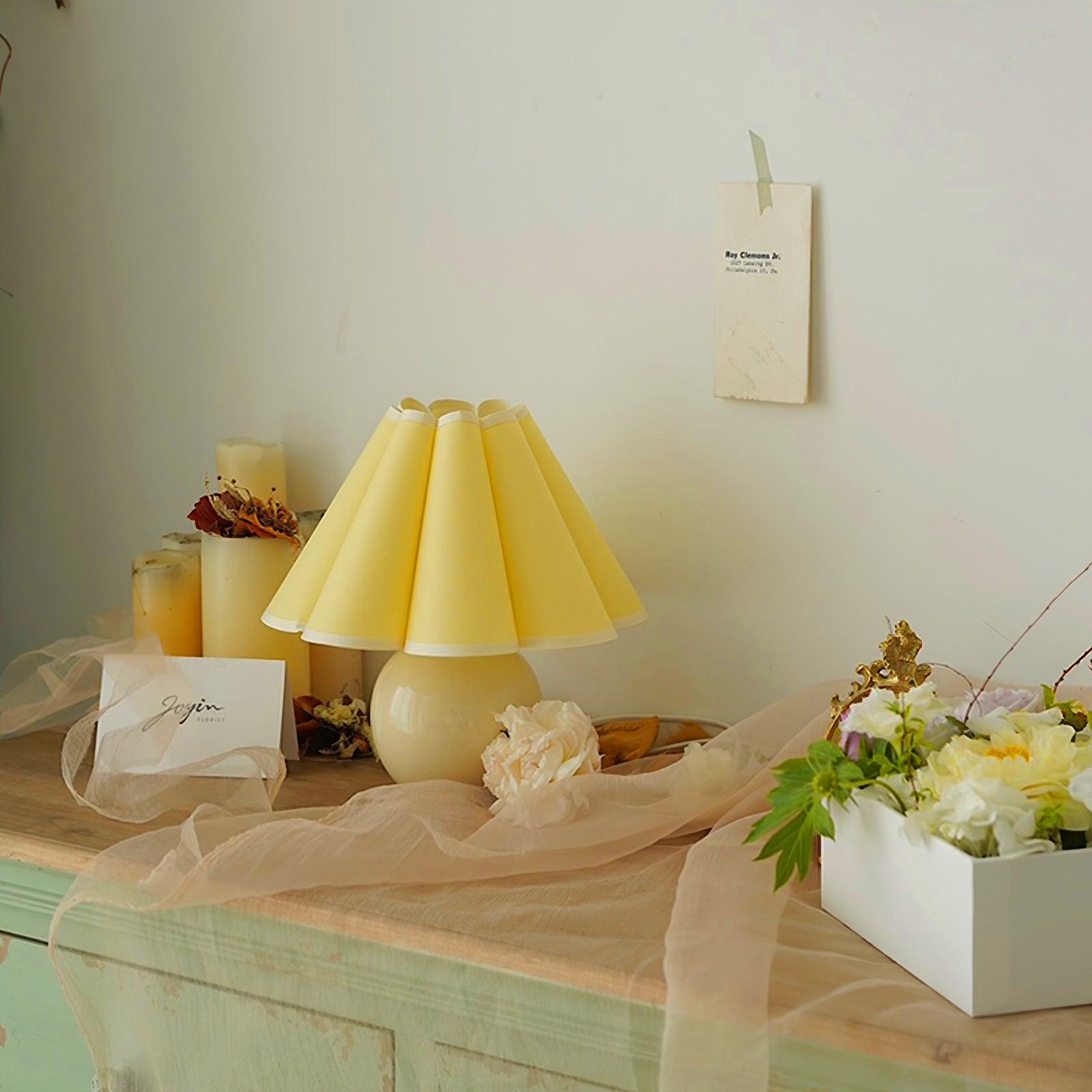 Kicsi Knife Pleat Table Lamp - Blowlighting