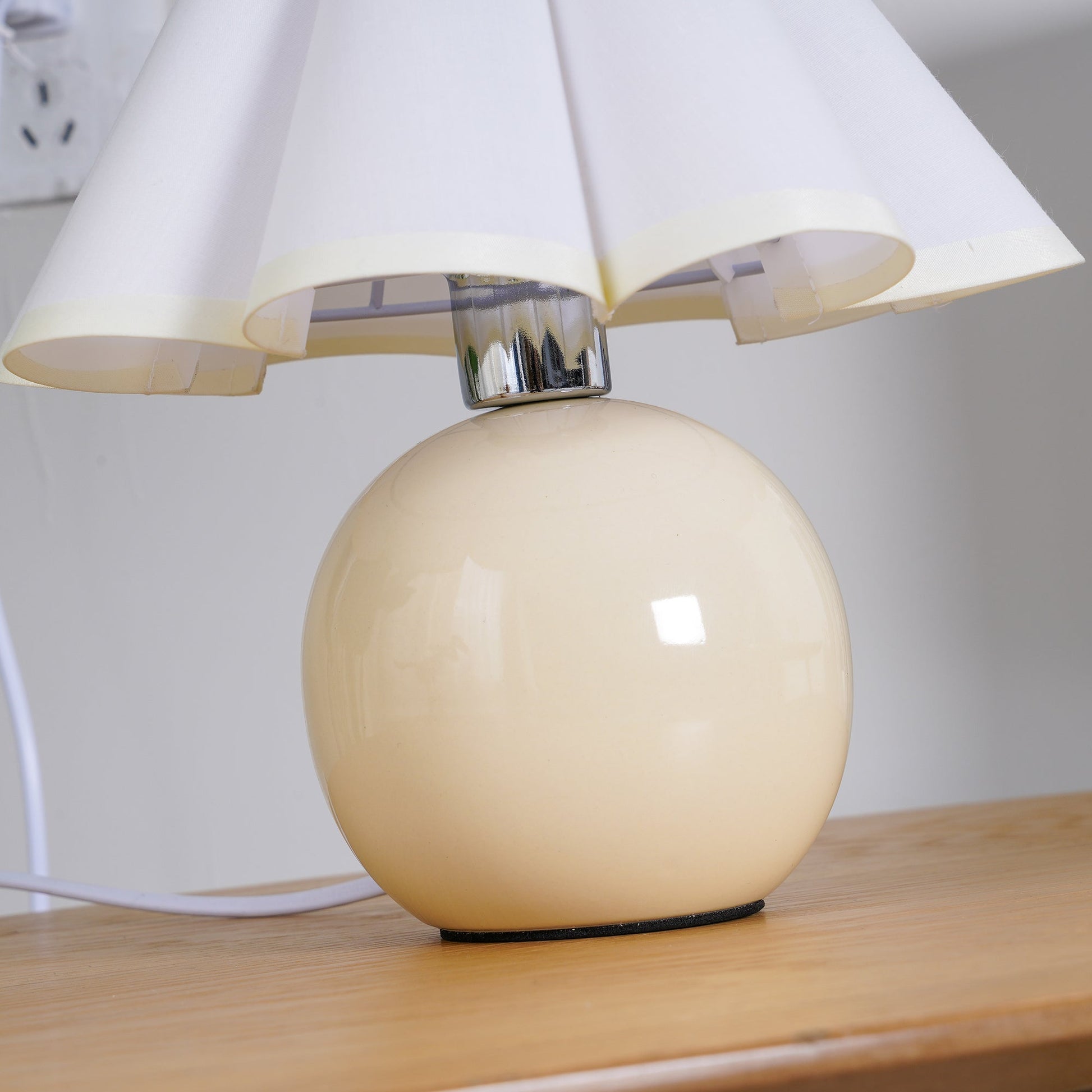 Kicsi Knife Pleat Table Lamp - Blowlighting