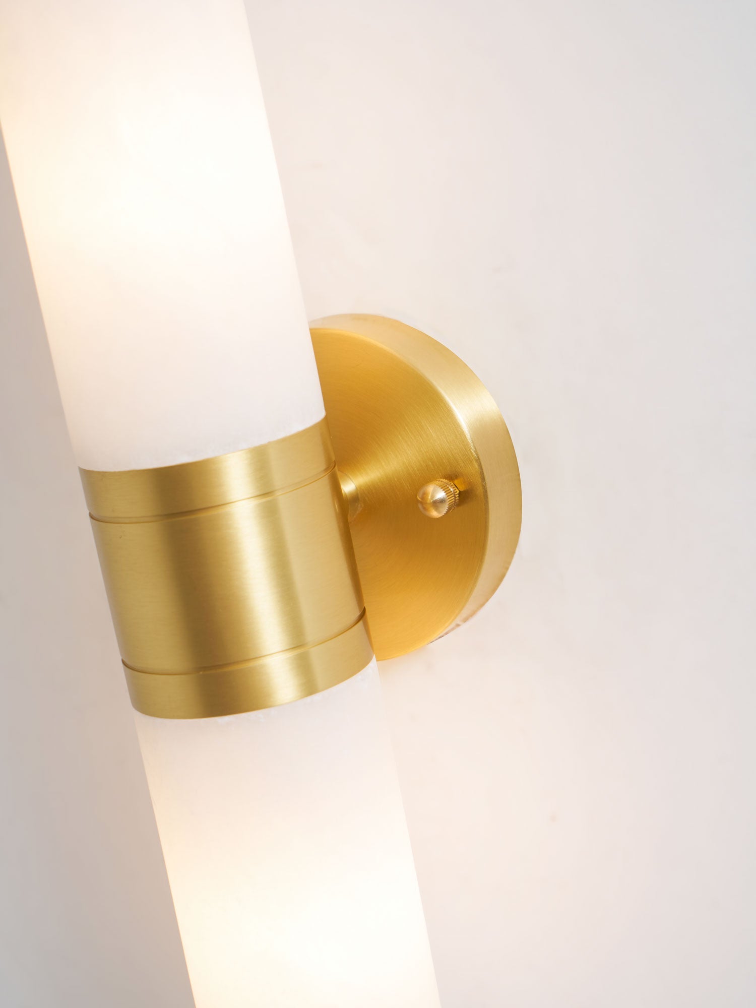Kaia Minimalist Alabaster Wall Lamp - Blowlighting