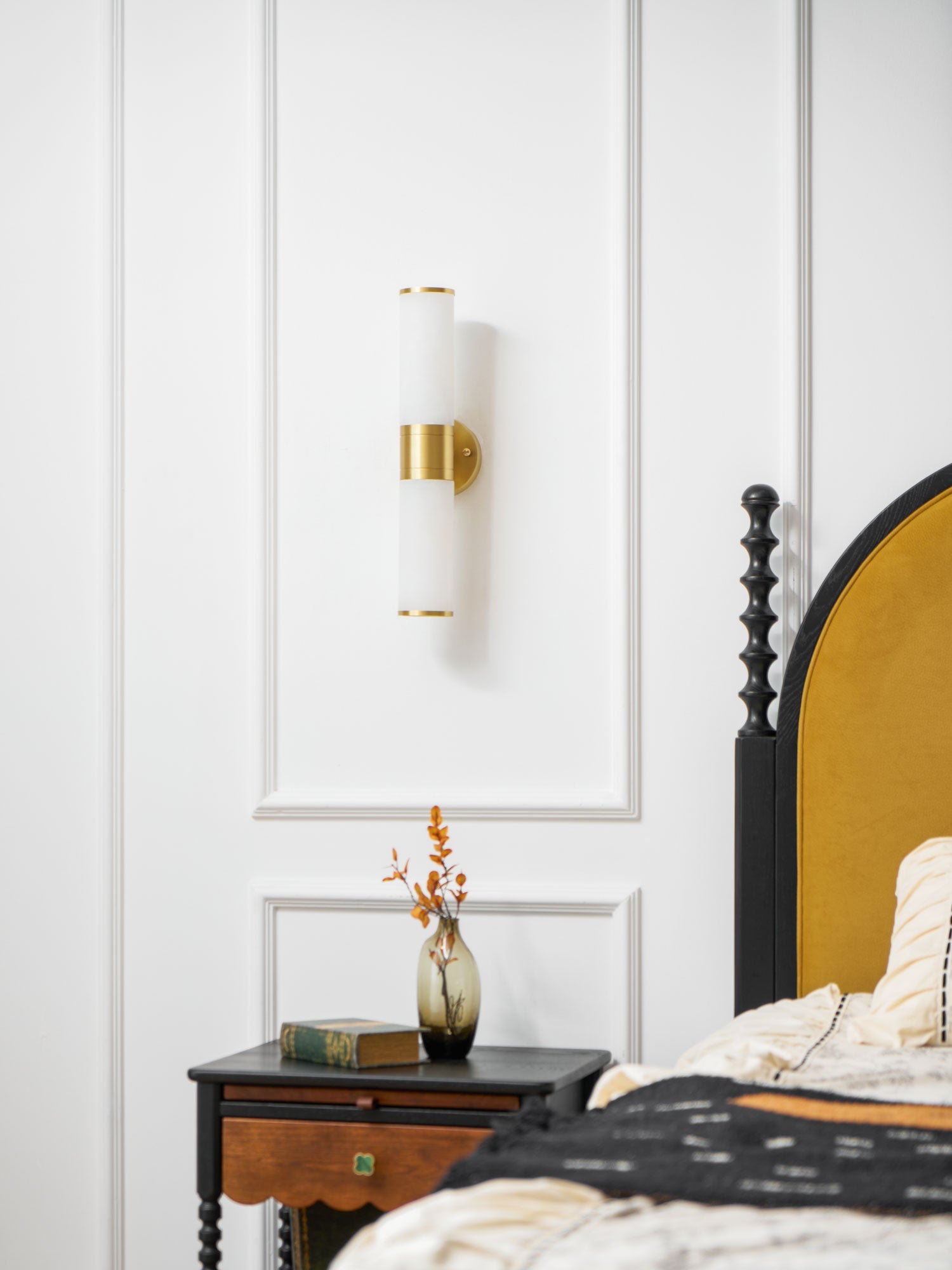 Kaia Minimalist Alabaster Wall Lamp - Blowlighting
