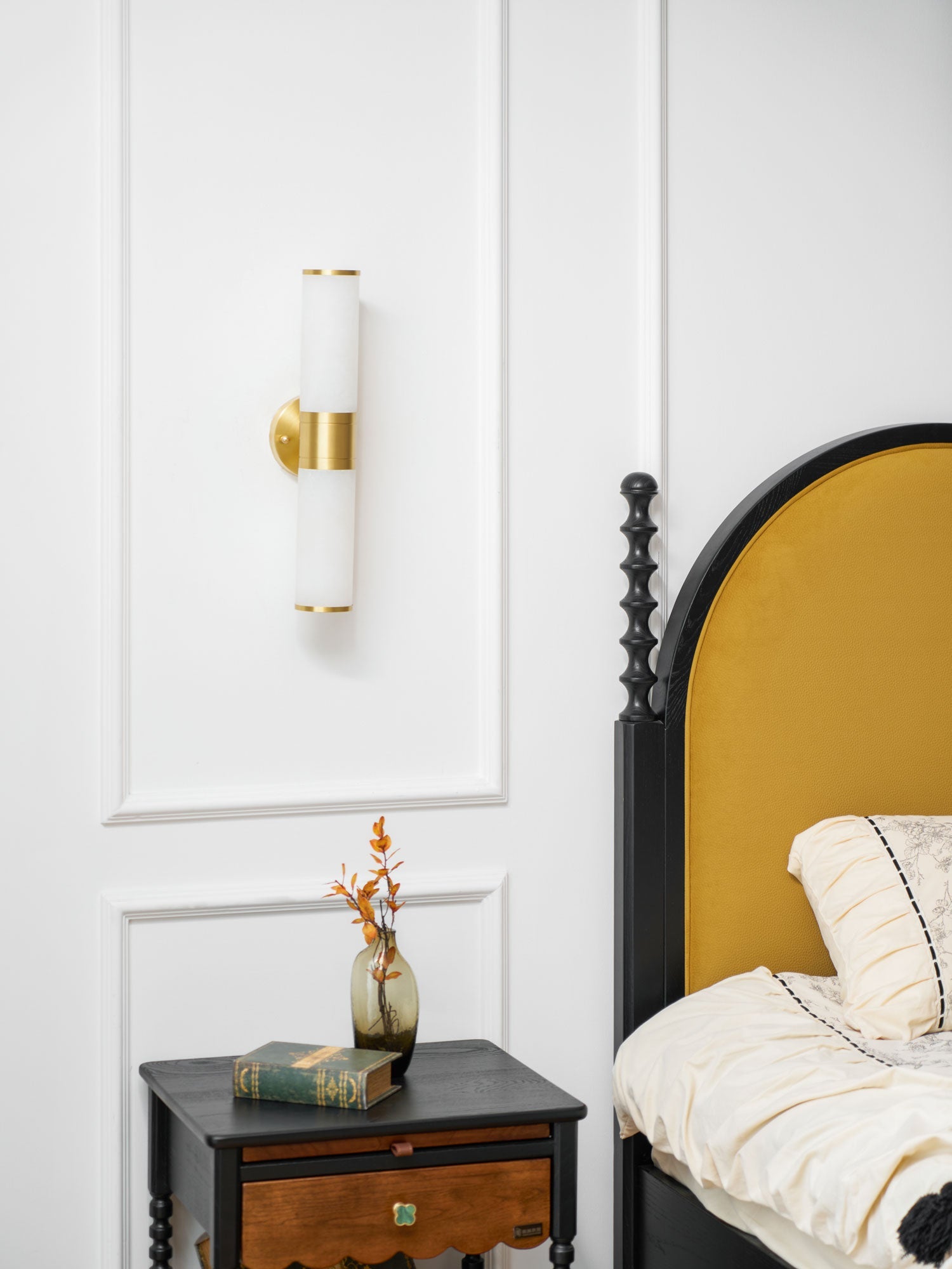 Kaia Minimalist Alabaster Wall Lamp - Blowlighting