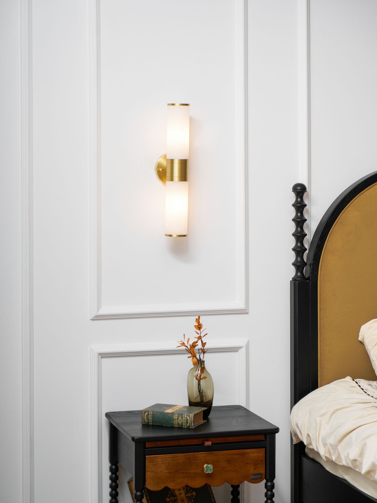 Kaia Minimalist Alabaster Wall Lamp - Blowlighting