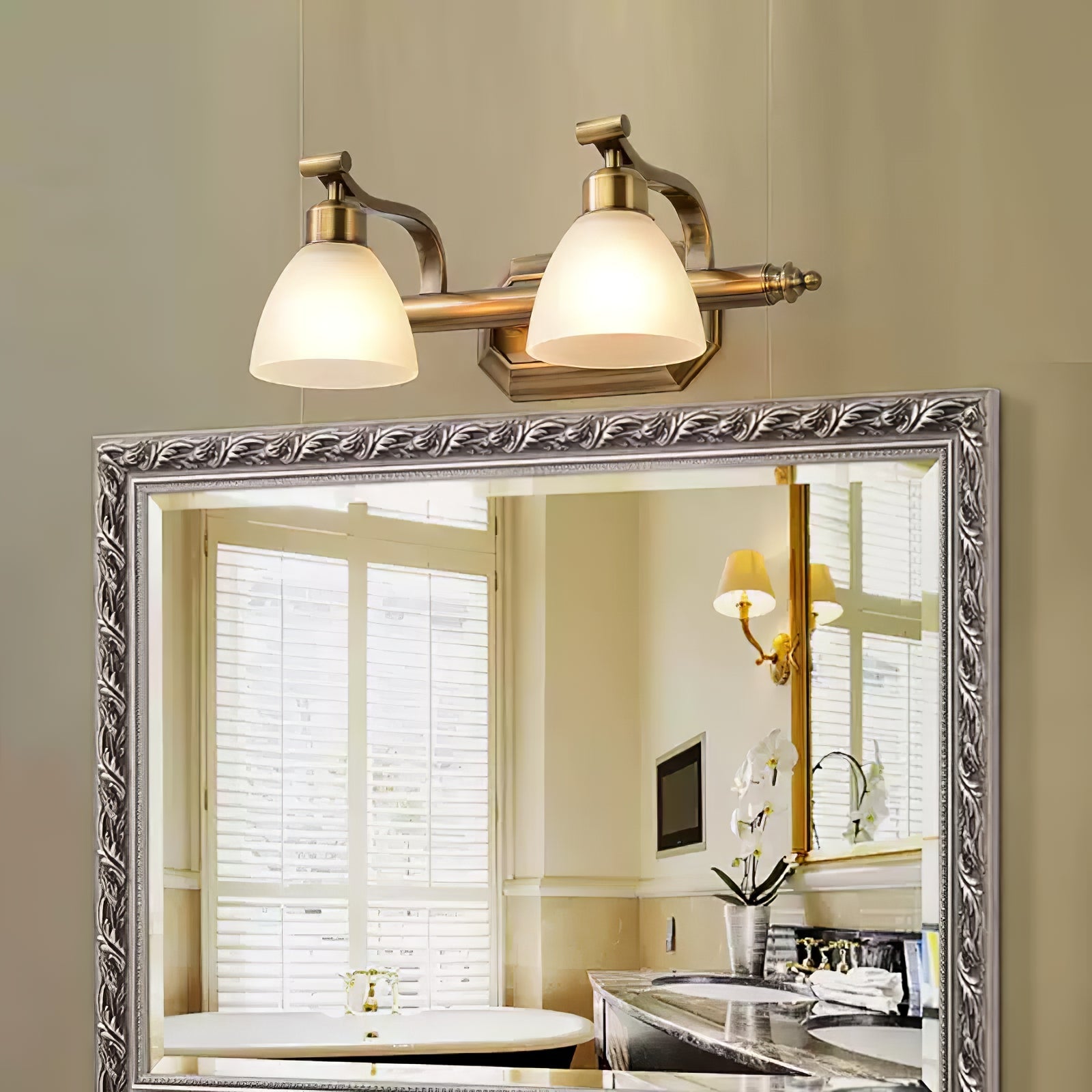 Lana Classic Bath Wall Light - Blowlighting