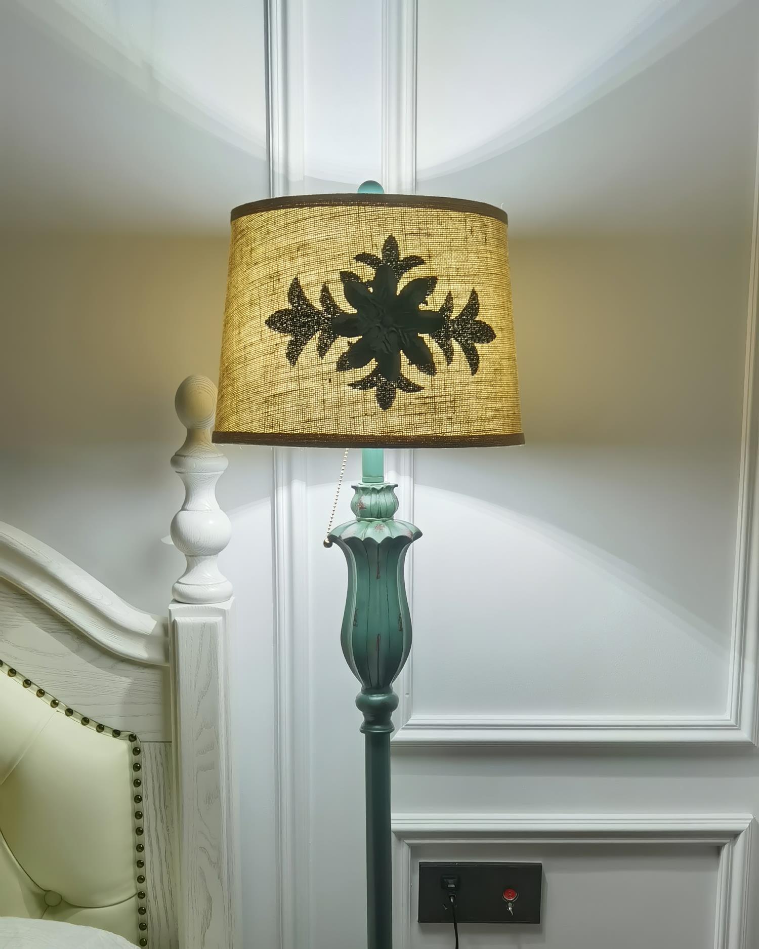 Lark Floor Lamp - Blowlighting
