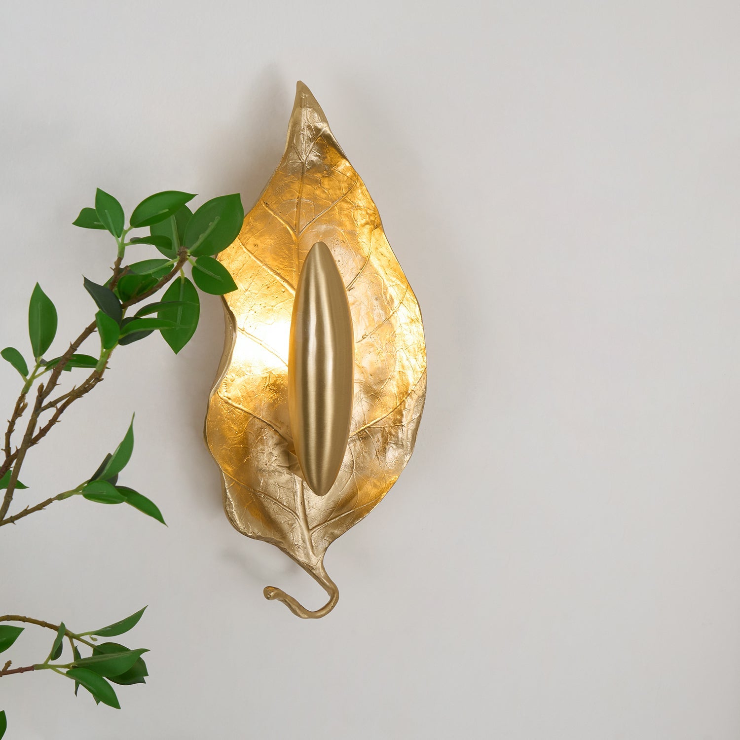 Leaf Brass Wall Lamp - Blowlighting