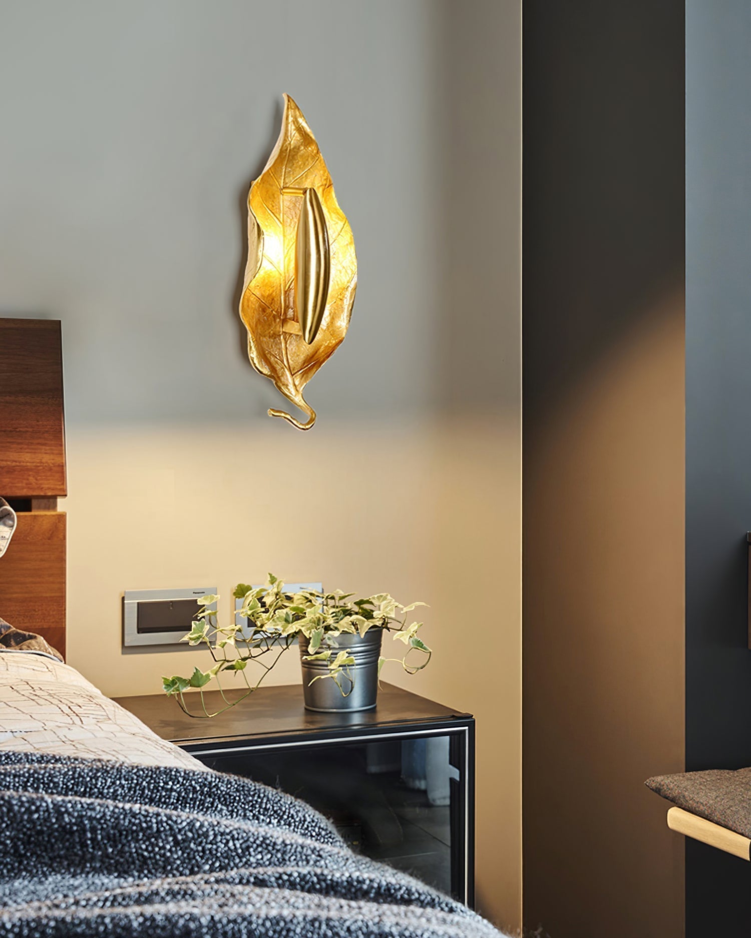 Leaf Brass Wall Lamp - Blowlighting