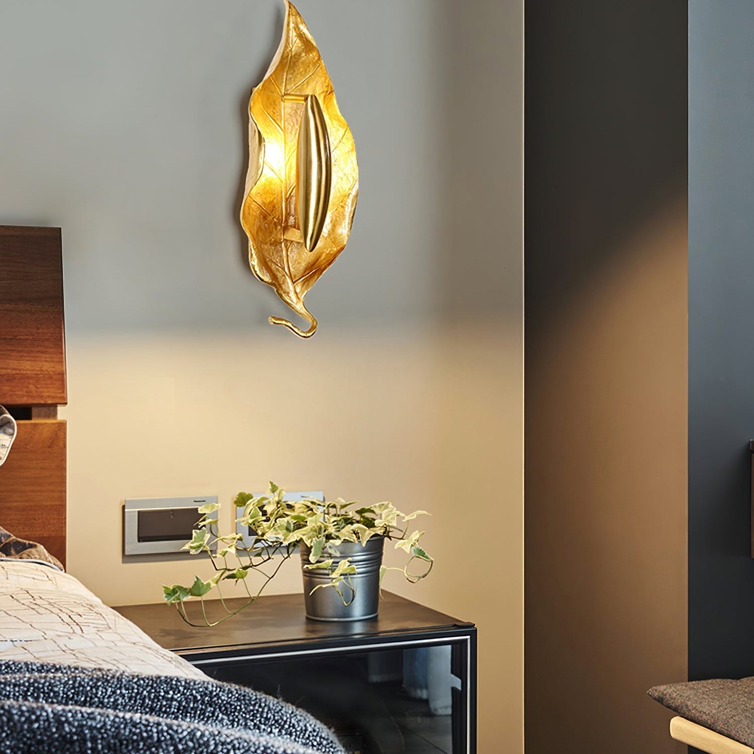 Leaf Brass Wall Lamp - Blowlighting