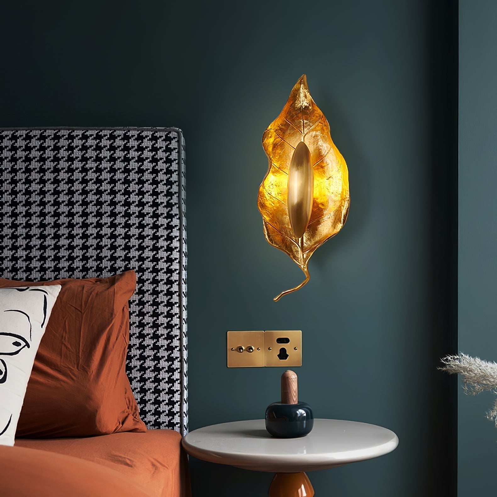 Leaf Brass Wall Lamp - Blowlighting