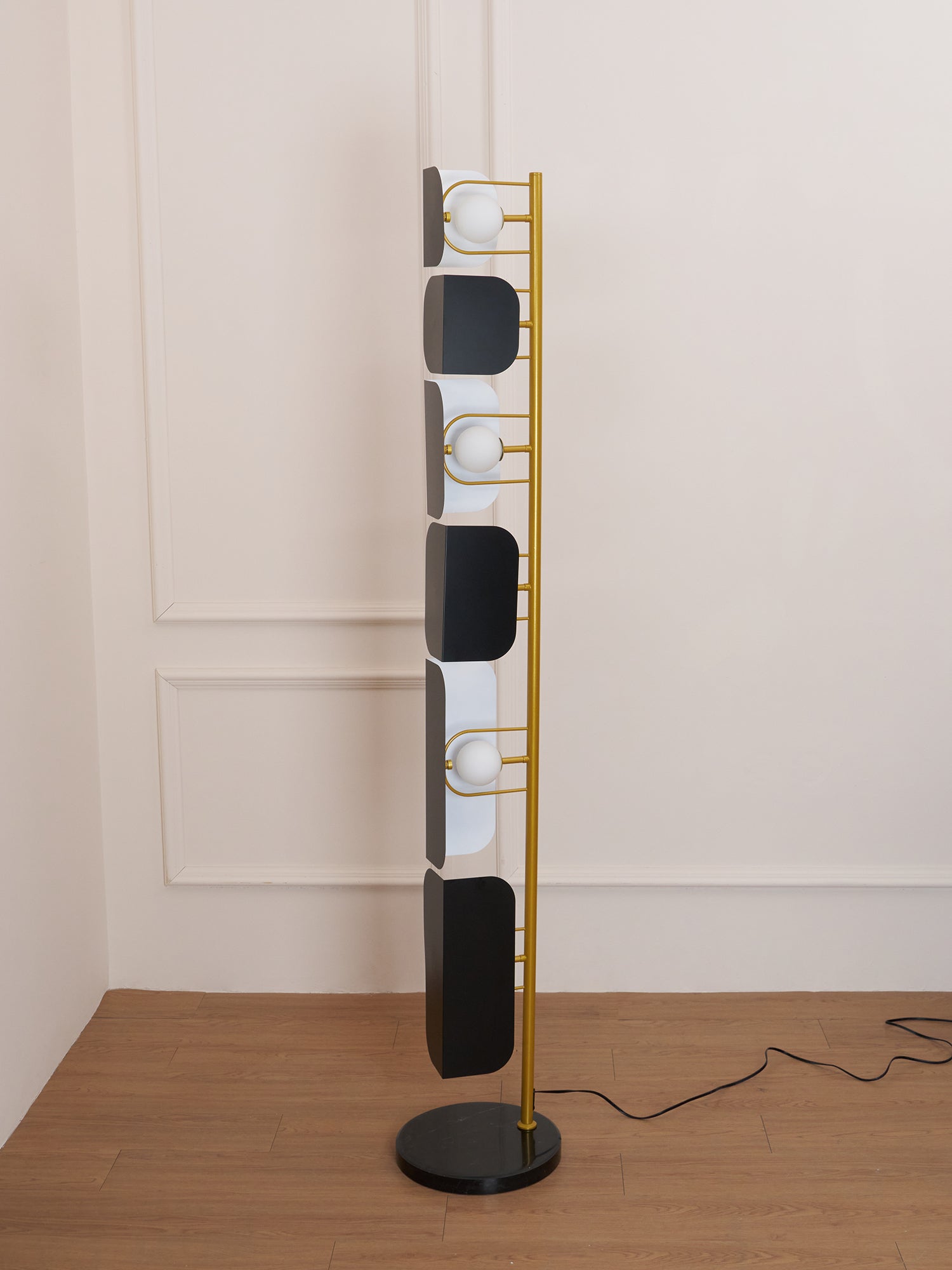 Leagan Floor Lamp - Blowlighting