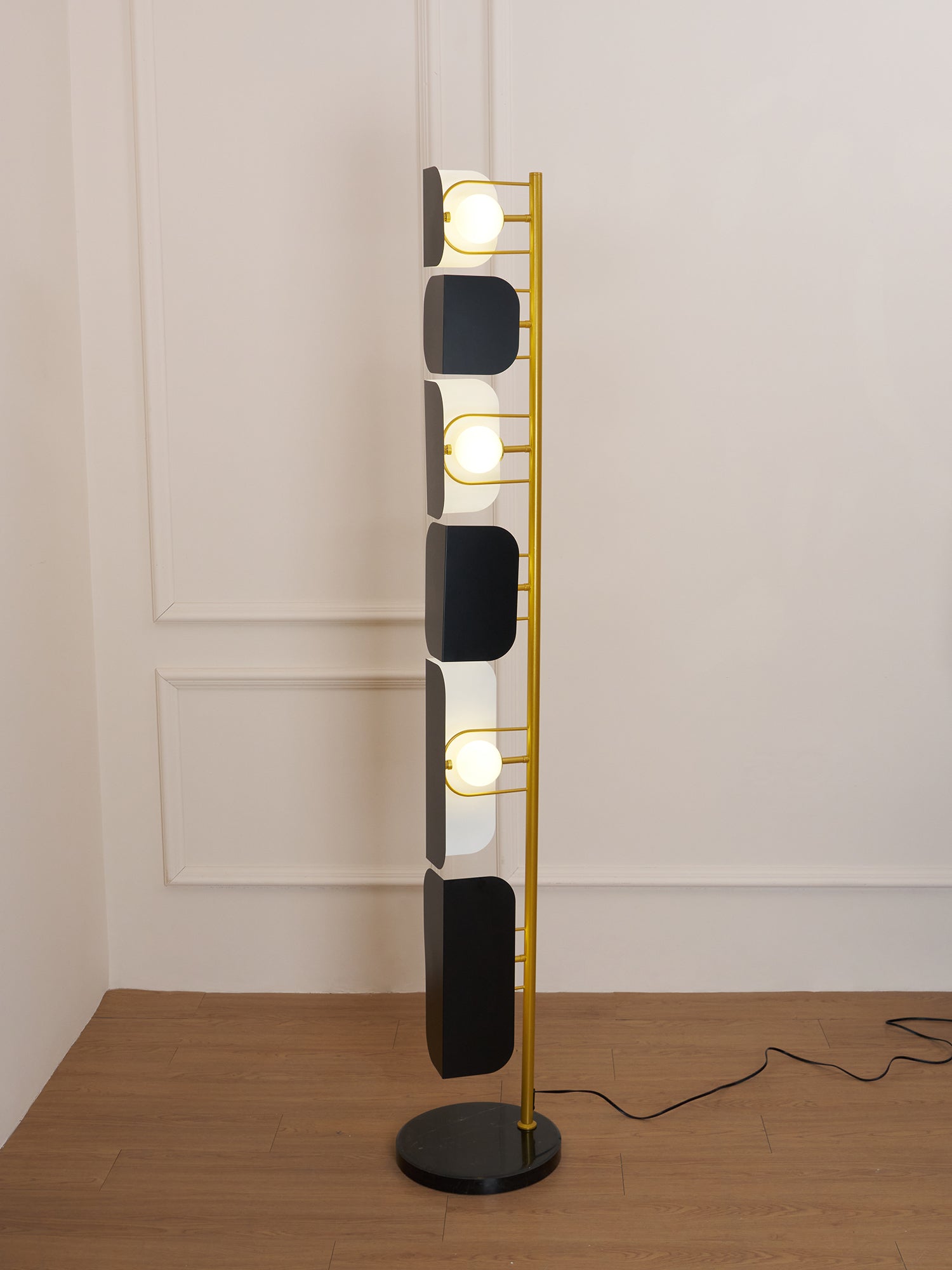 Leagan Floor Lamp - Blowlighting