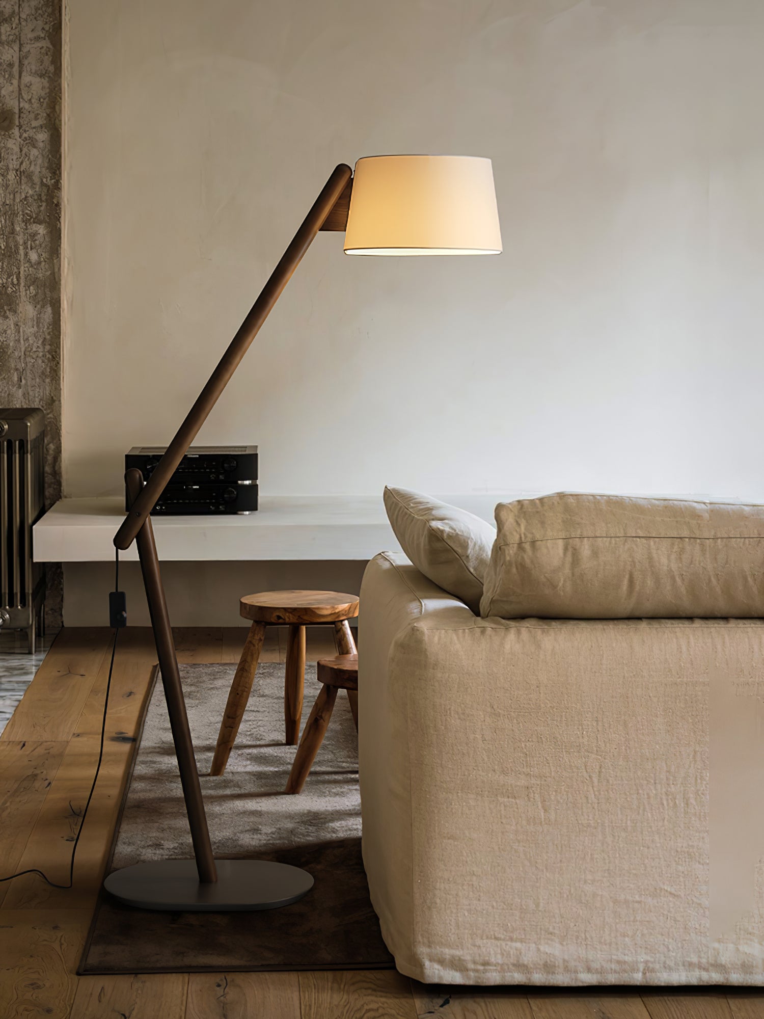 Lean Pivot Floor Lamp - Blowlighting