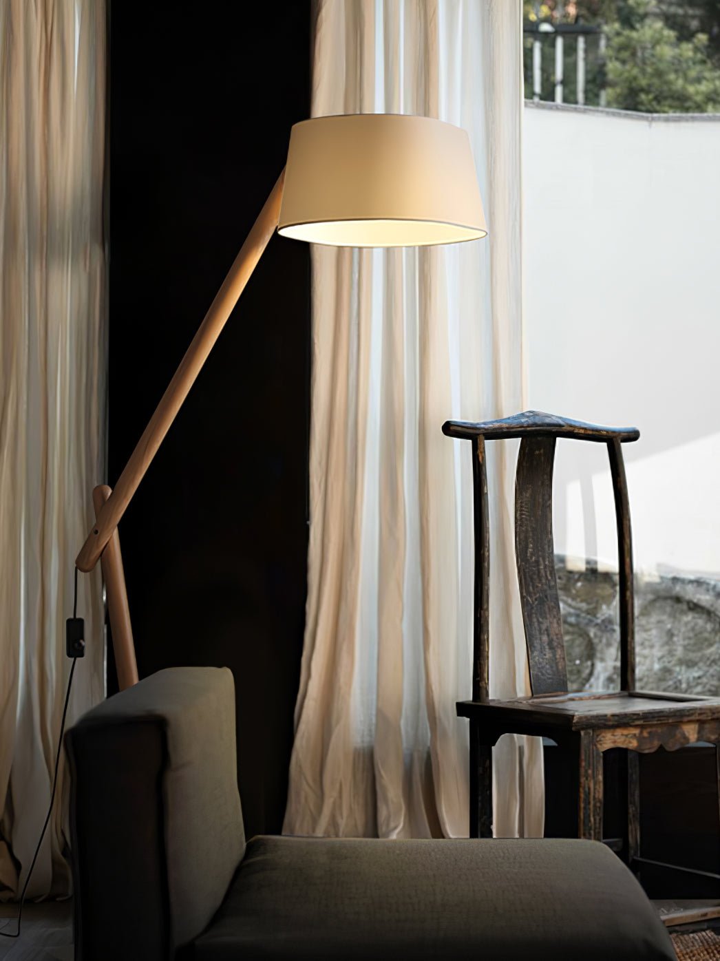 Lean Pivot Floor Lamp - Blowlighting