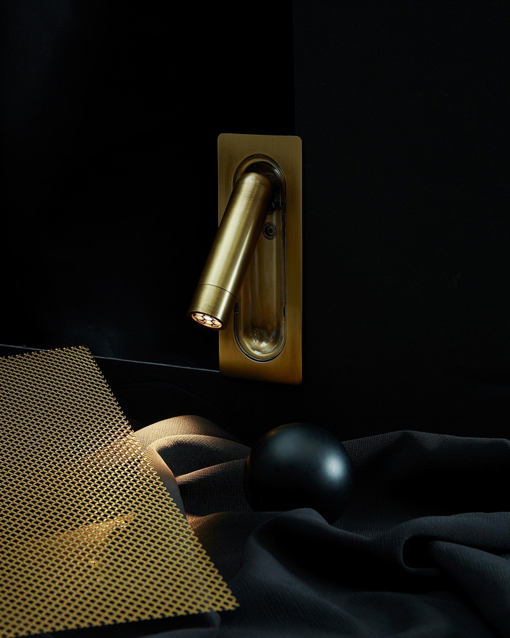 OmniLux Reading Lamp - Blowlighting