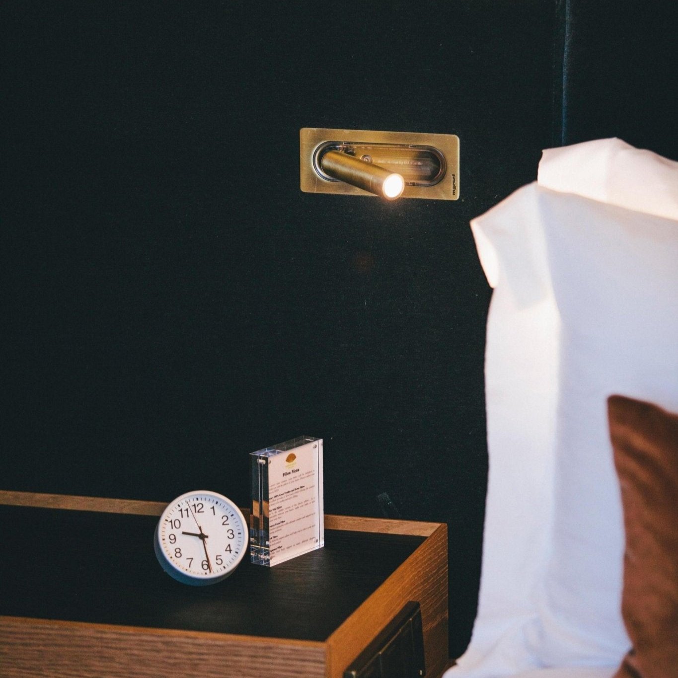 OmniLux Reading Lamp - Blowlighting