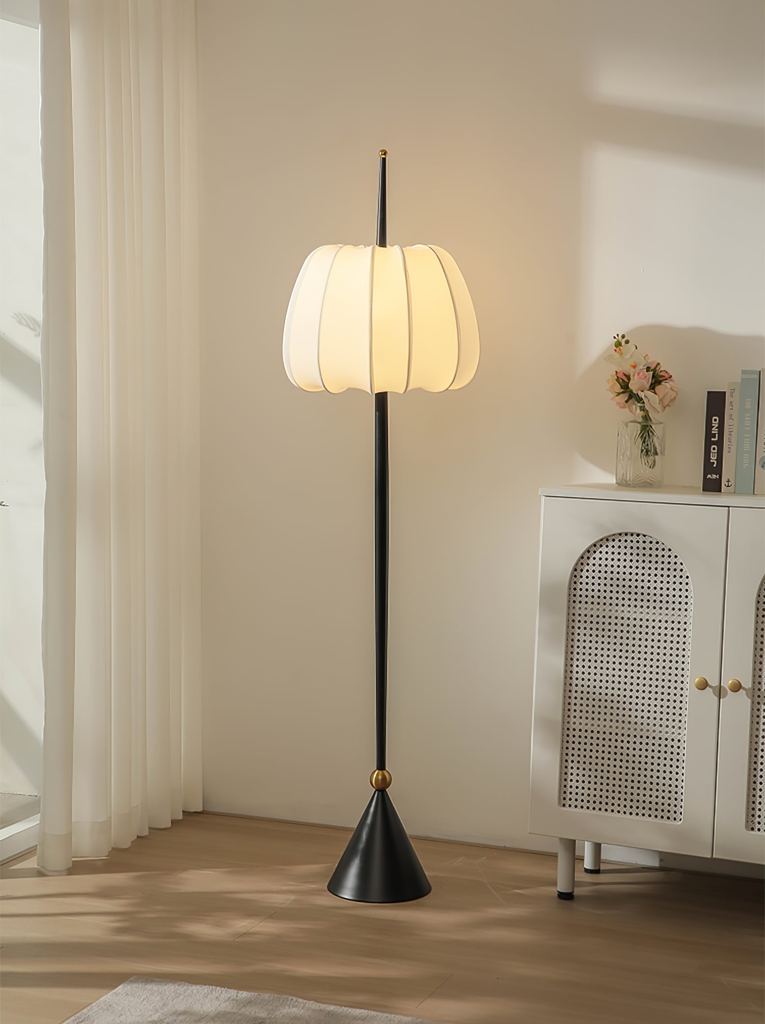Liana Floor Lamp - Blowlighting