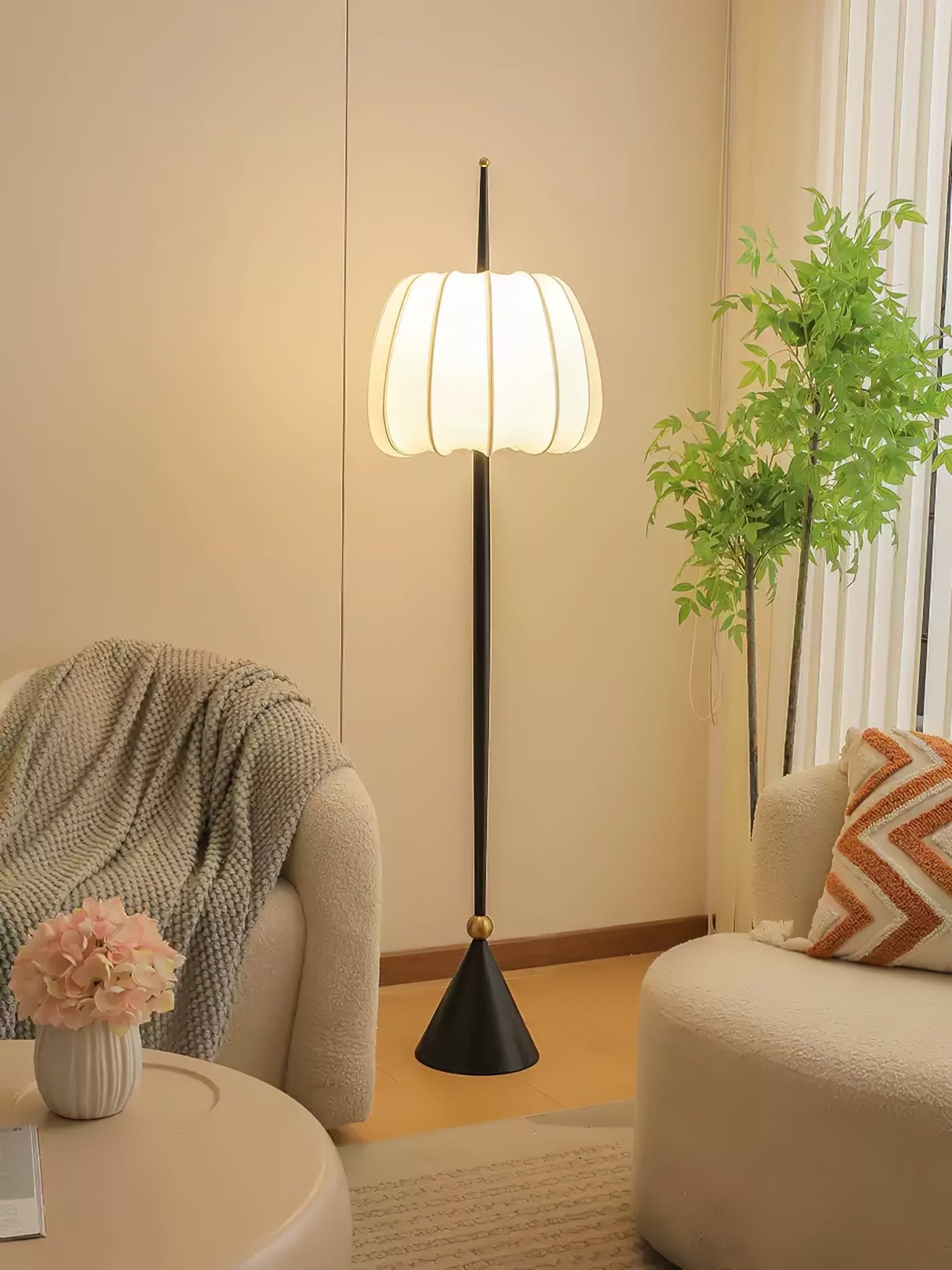 Liana Floor Lamp - Blowlighting