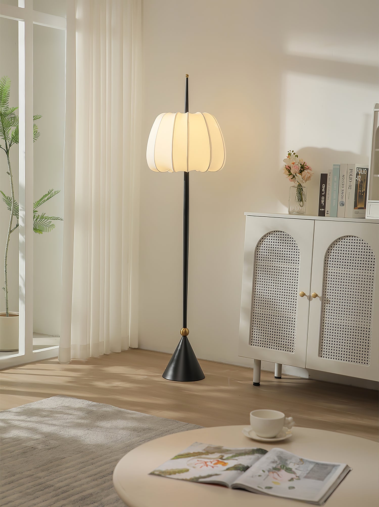 Liana Floor Lamp - Blowlighting