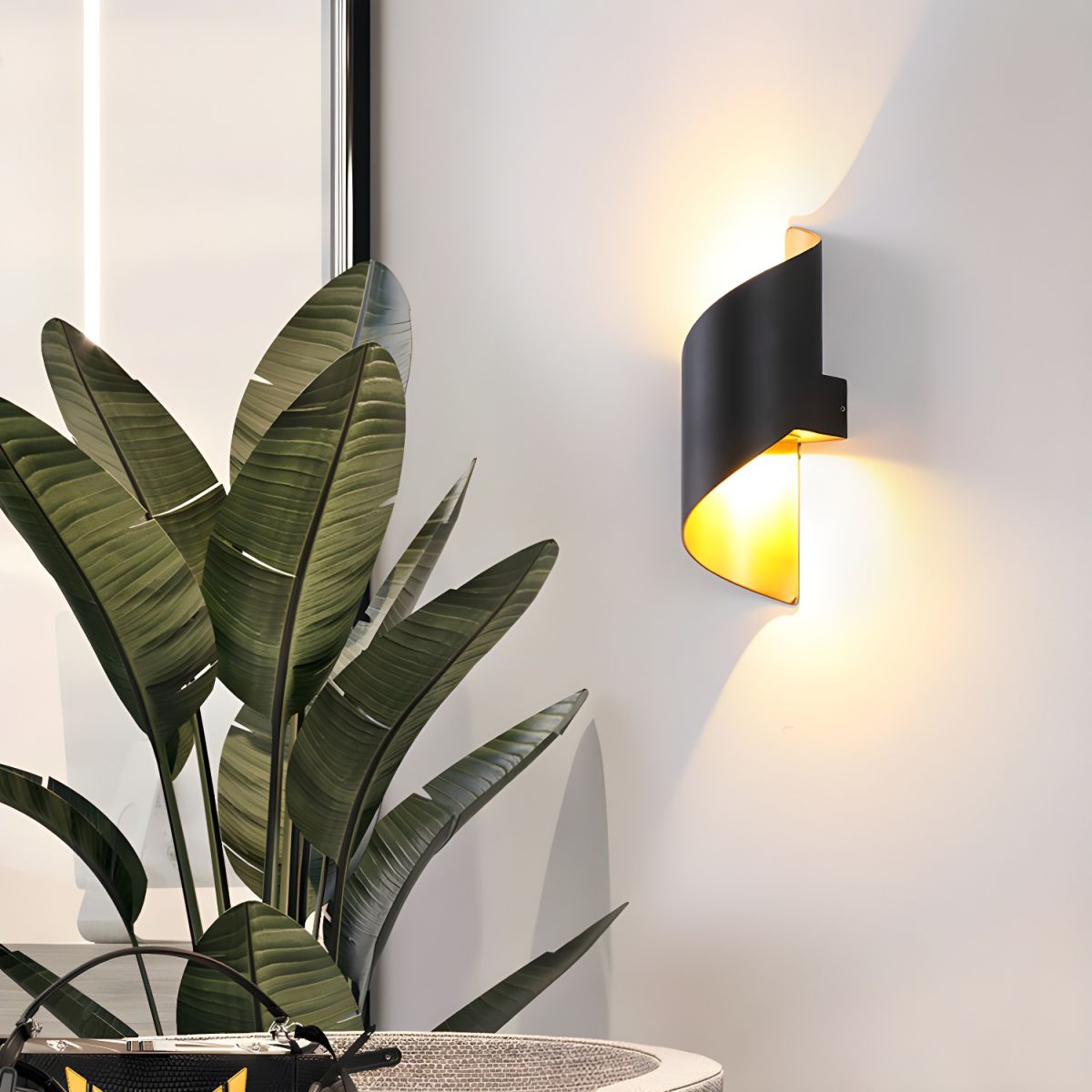 Lila Wall Lamp - Blowlighting