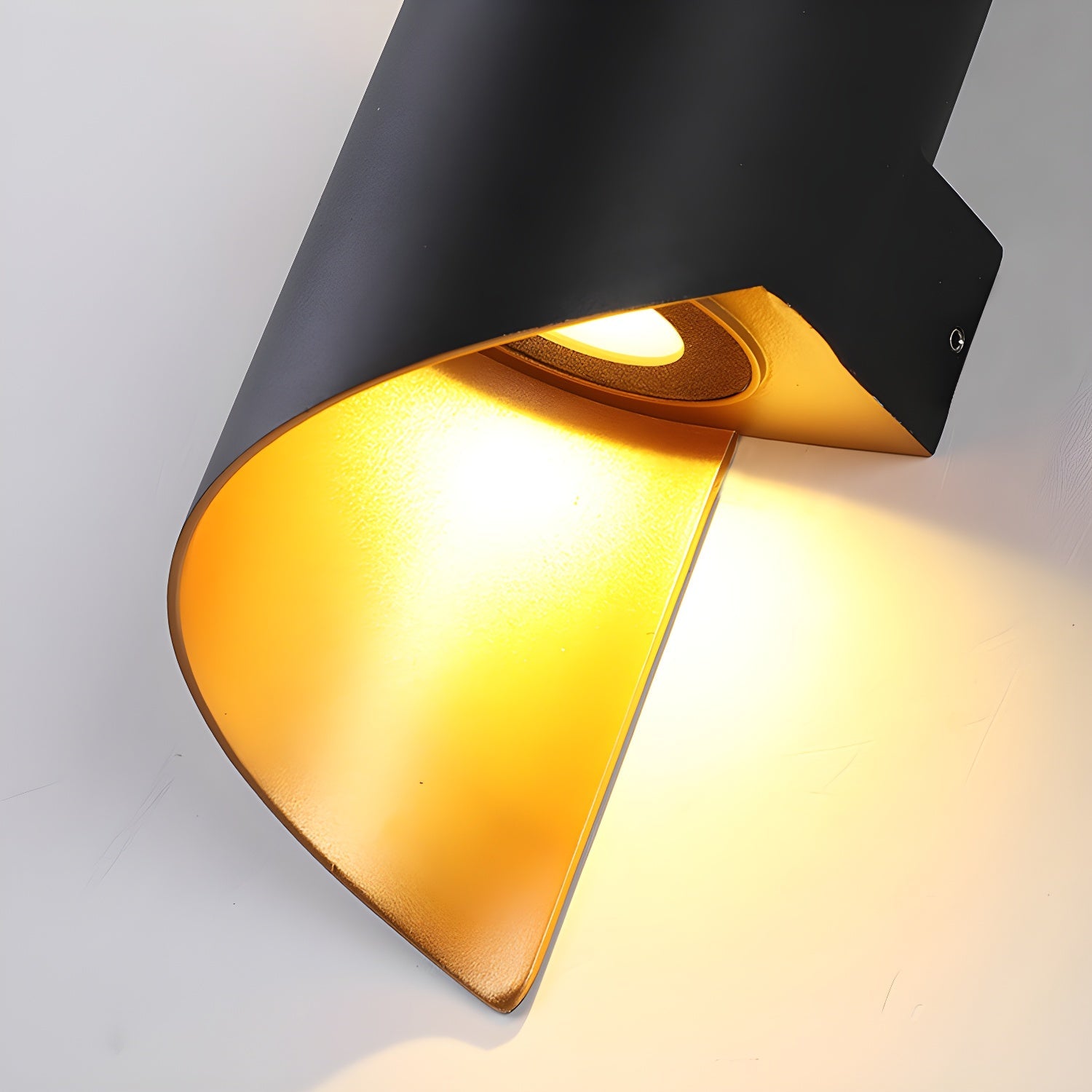 Lila Wall Lamp - Blowlighting