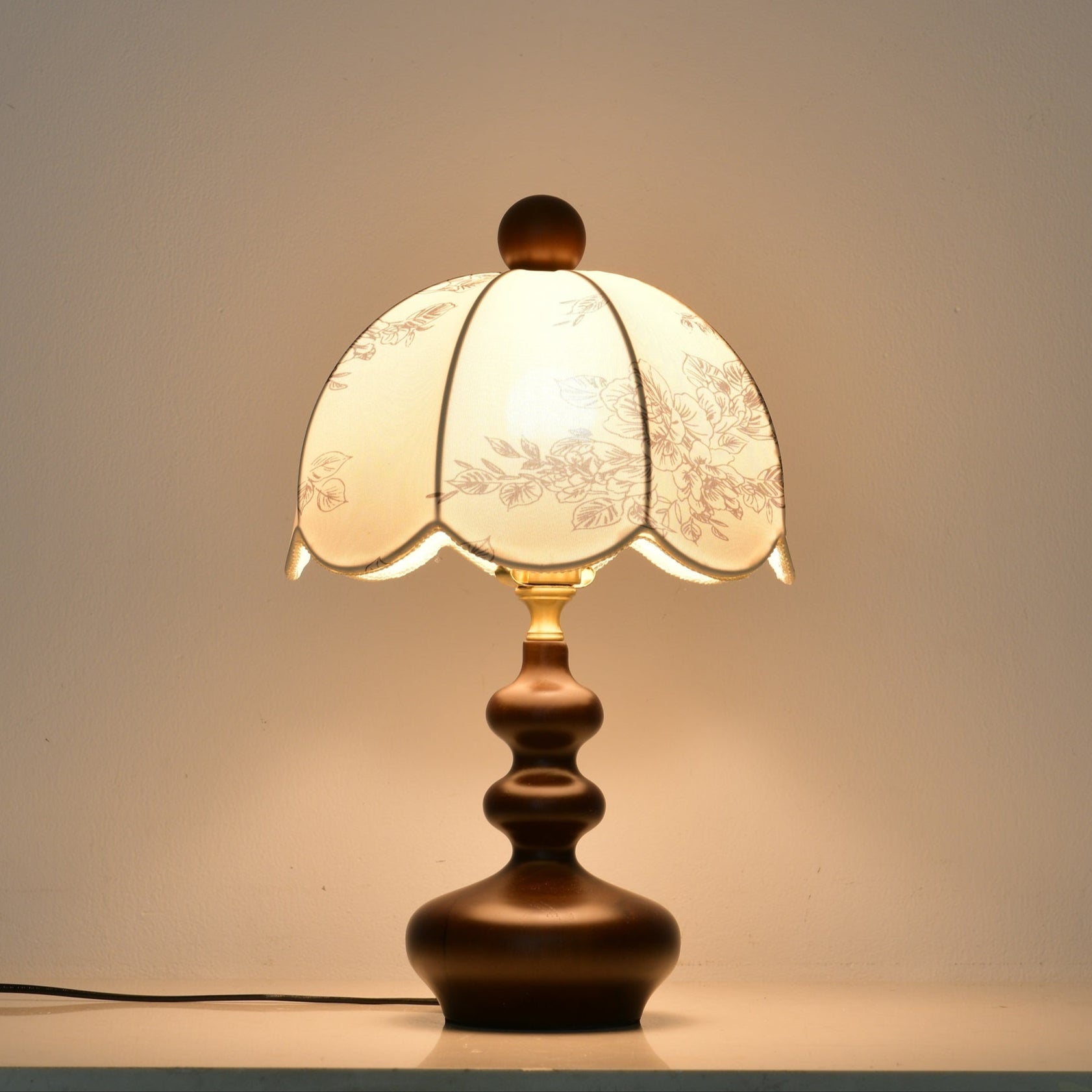 Clara Vintage Metal Table Lamp - Blowlighting