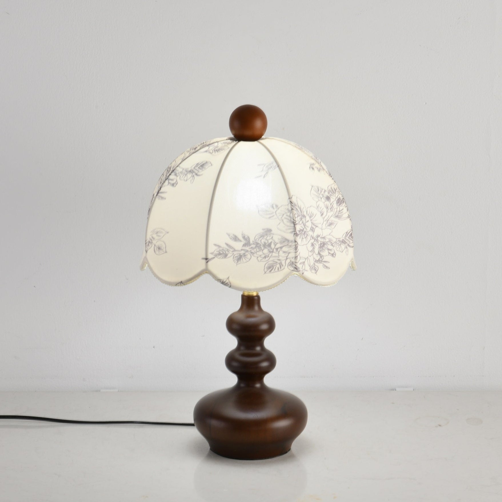 Clara Vintage Metal Table Lamp - Blowlighting