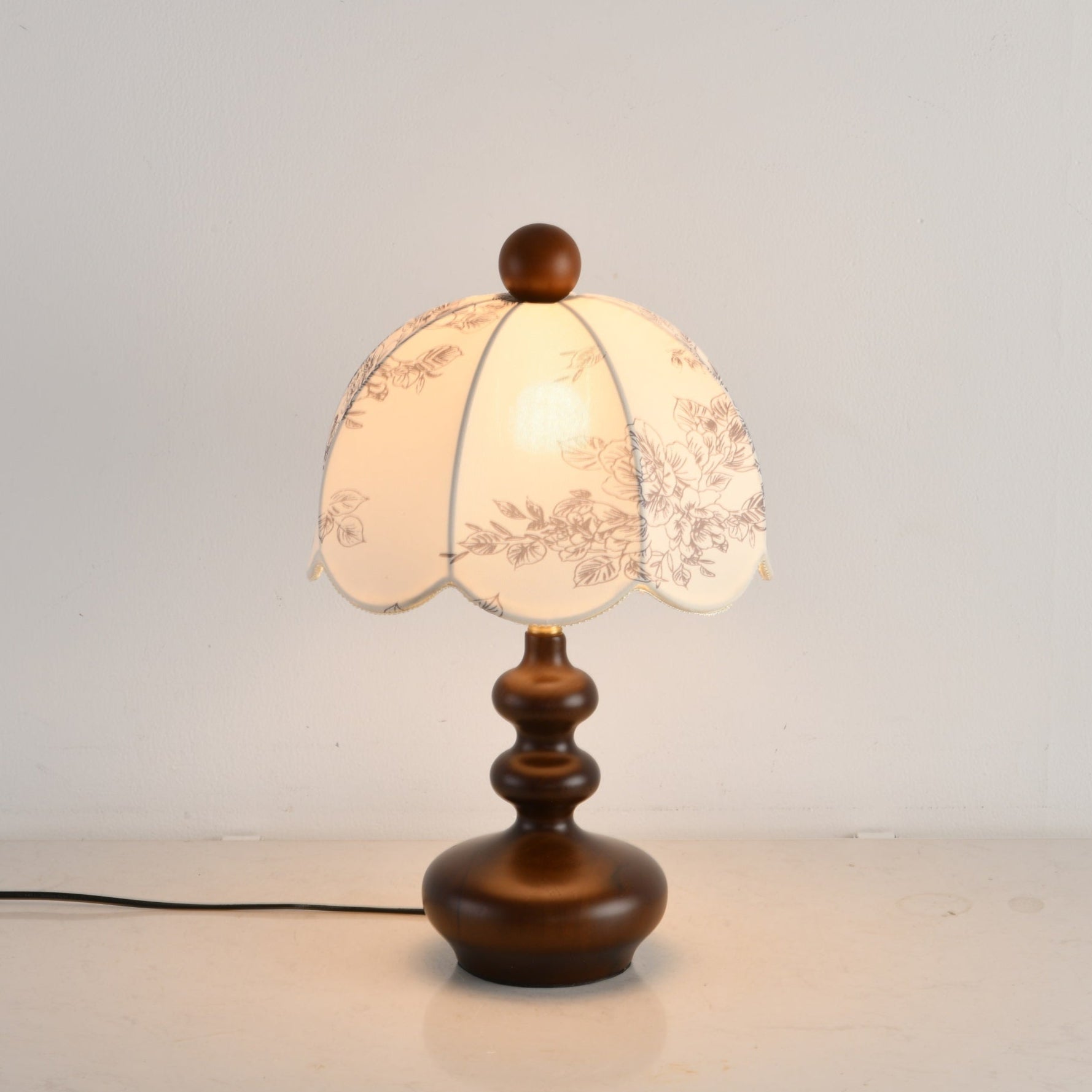 Clara Vintage Metal Table Lamp - Blowlighting