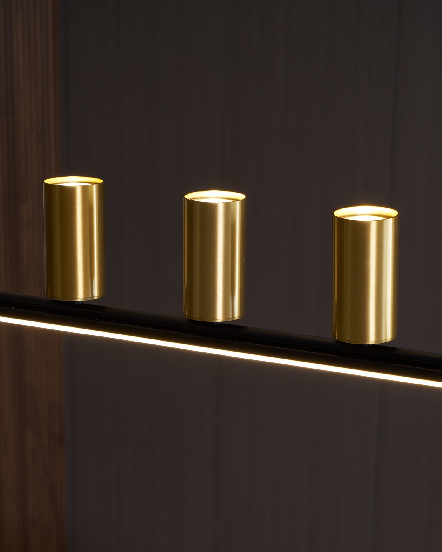 Linear Island Pendant Lamp - Blowlighting