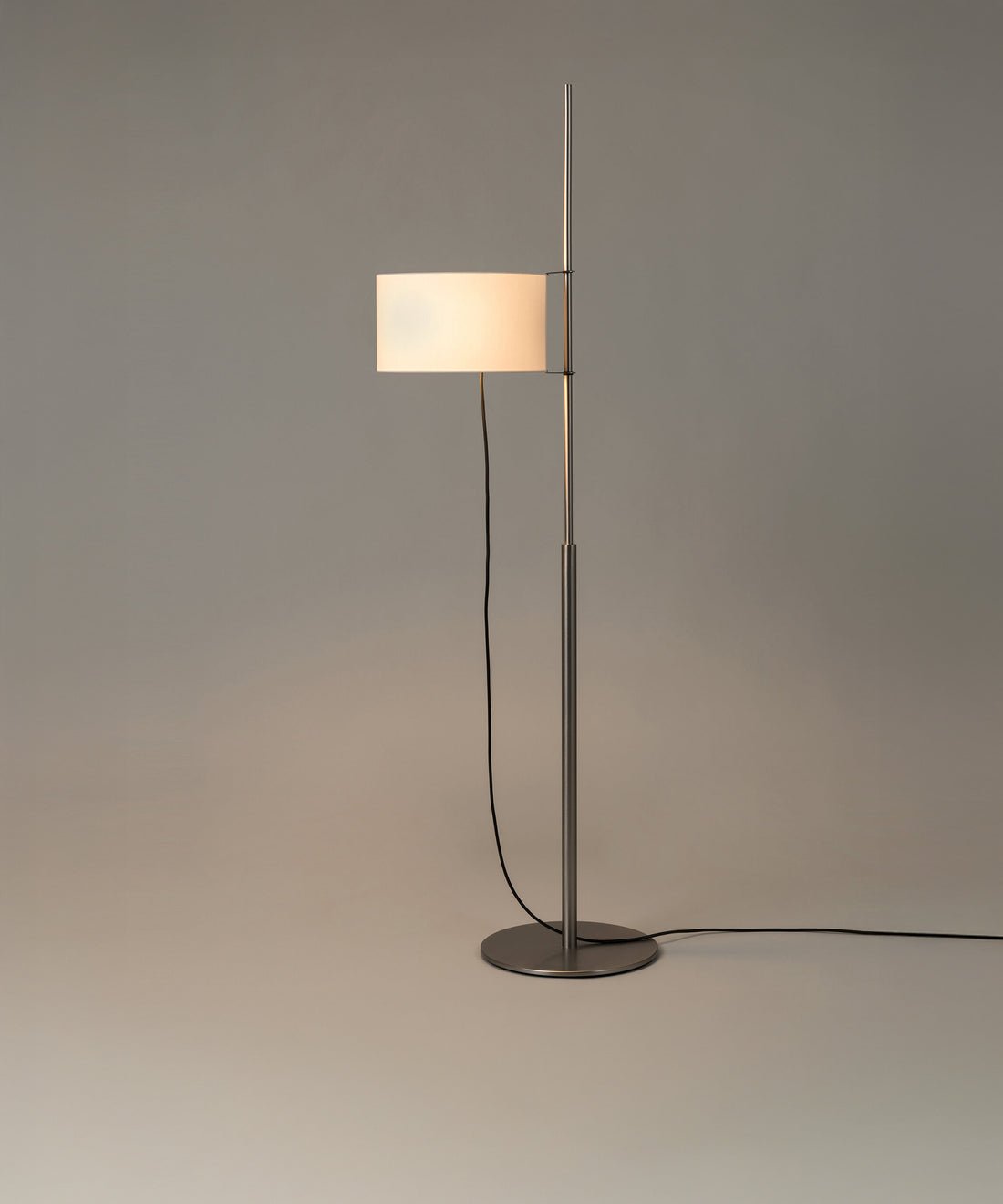 Nora Minimalist Metal Floor Lamp - Blowlighting