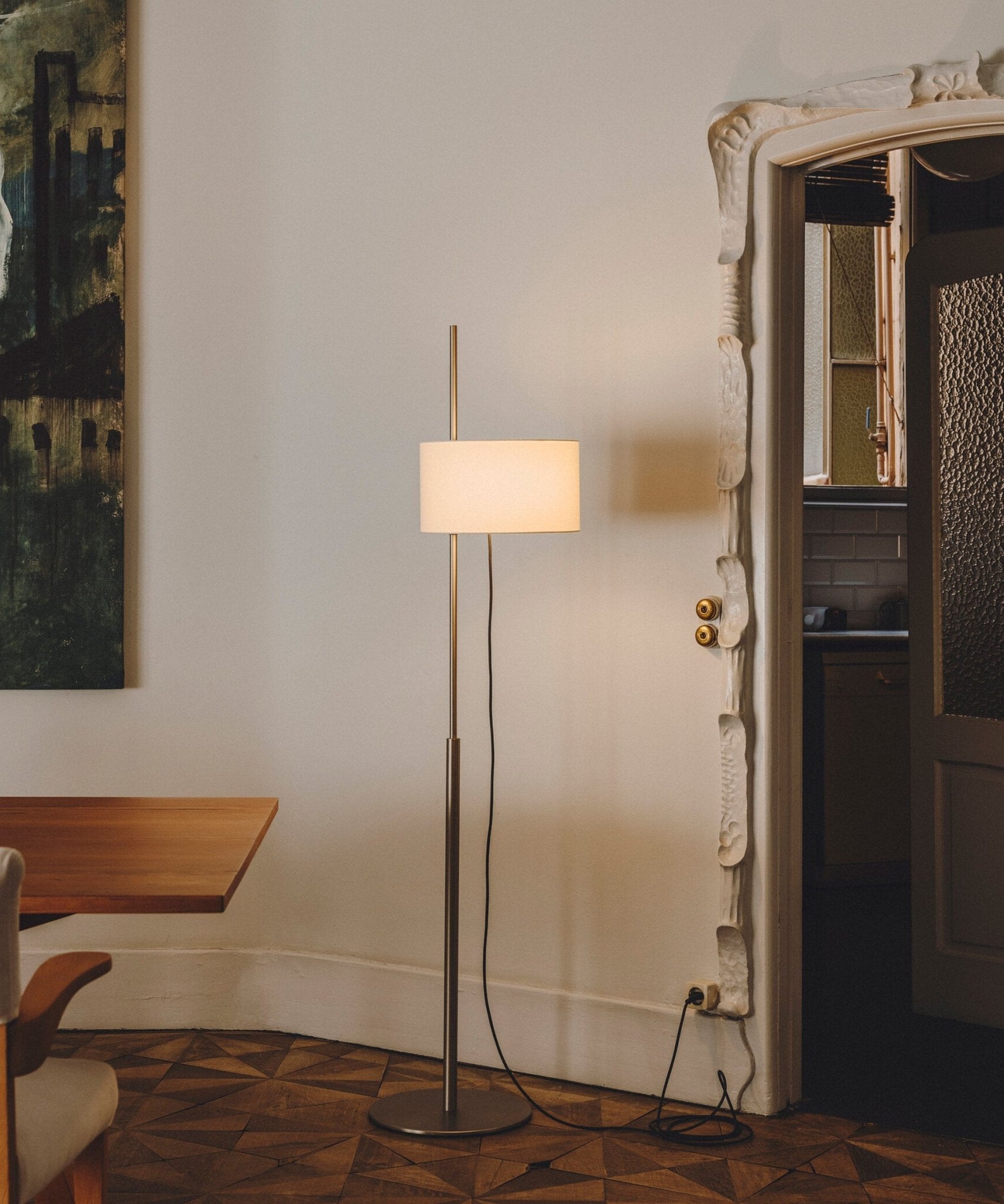 Nora Minimalist Metal Floor Lamp - Blowlighting