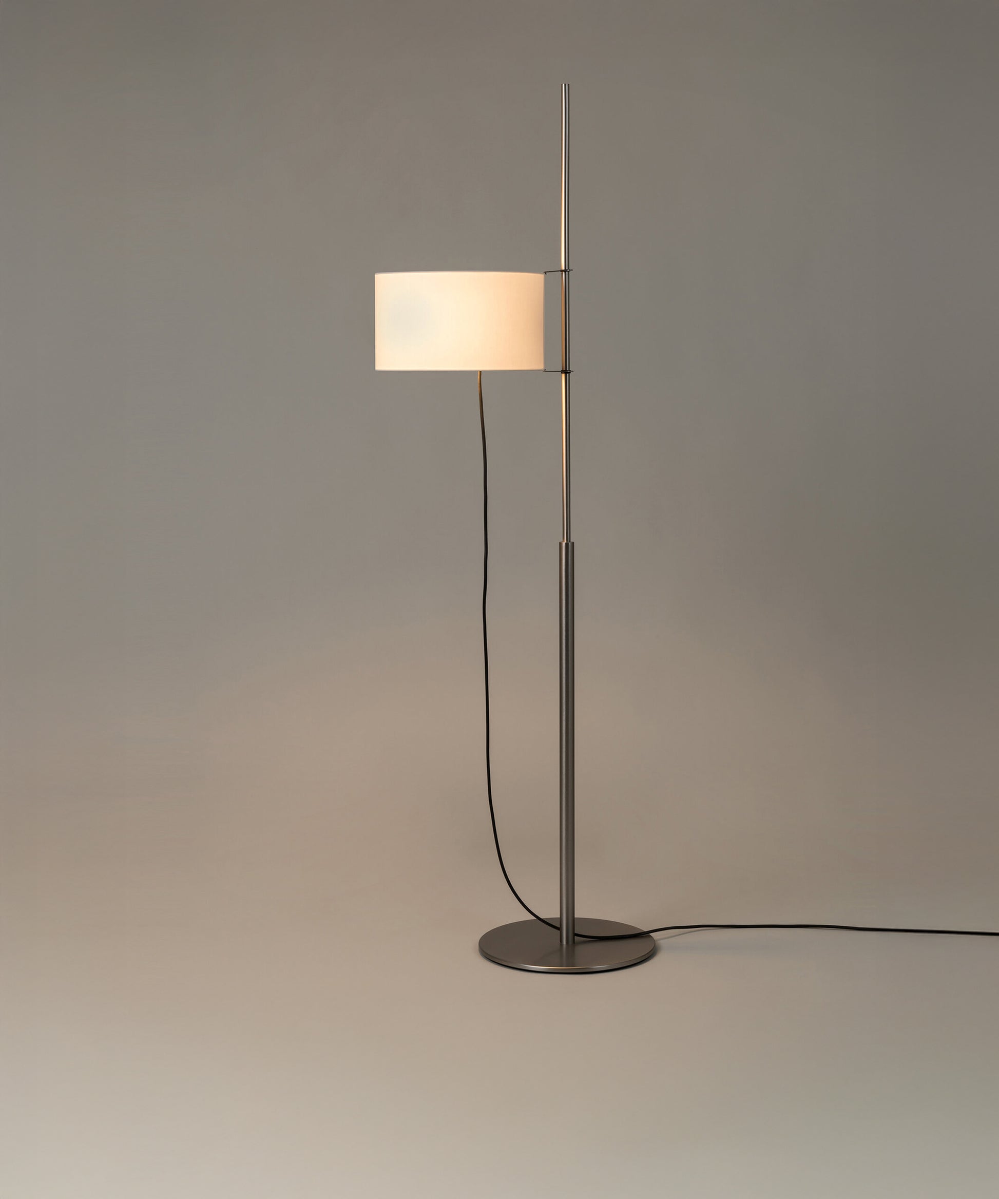 Nora Minimalist Metal Floor Lamp - Blowlighting