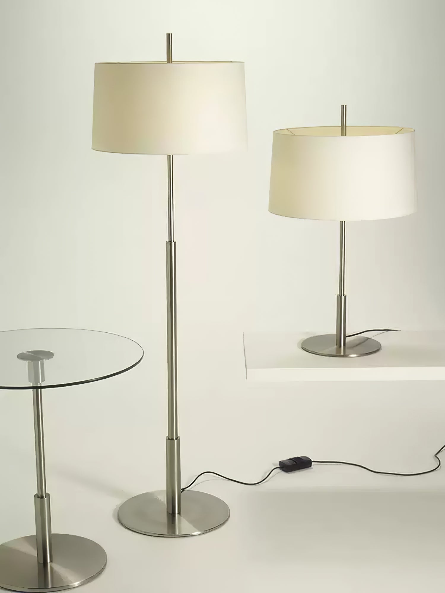 Silasn Minimalist Metal Table Lamp - Blowlighting