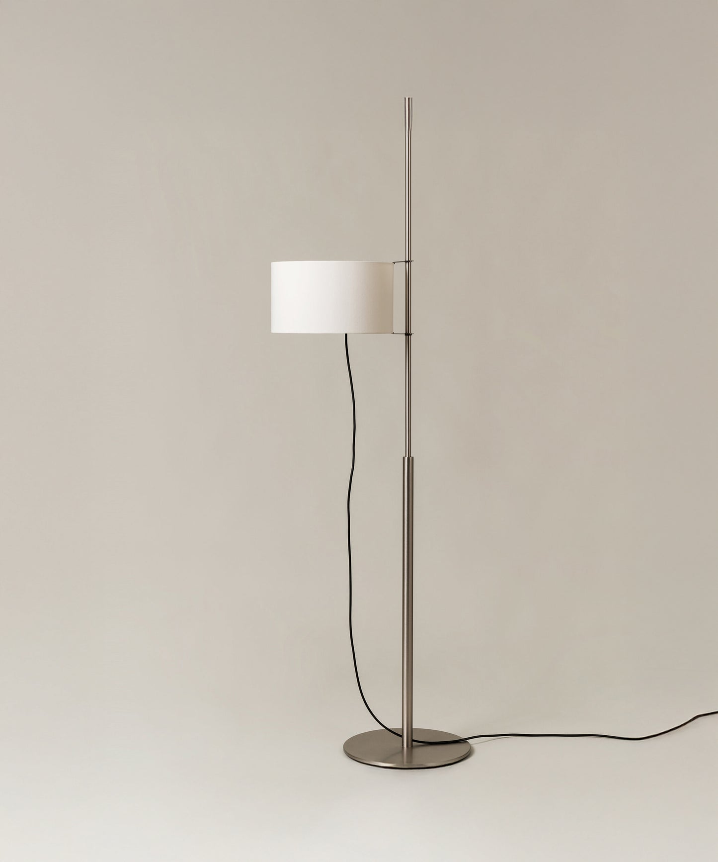 Nora Minimalist Metal Floor Lamp - Blowlighting